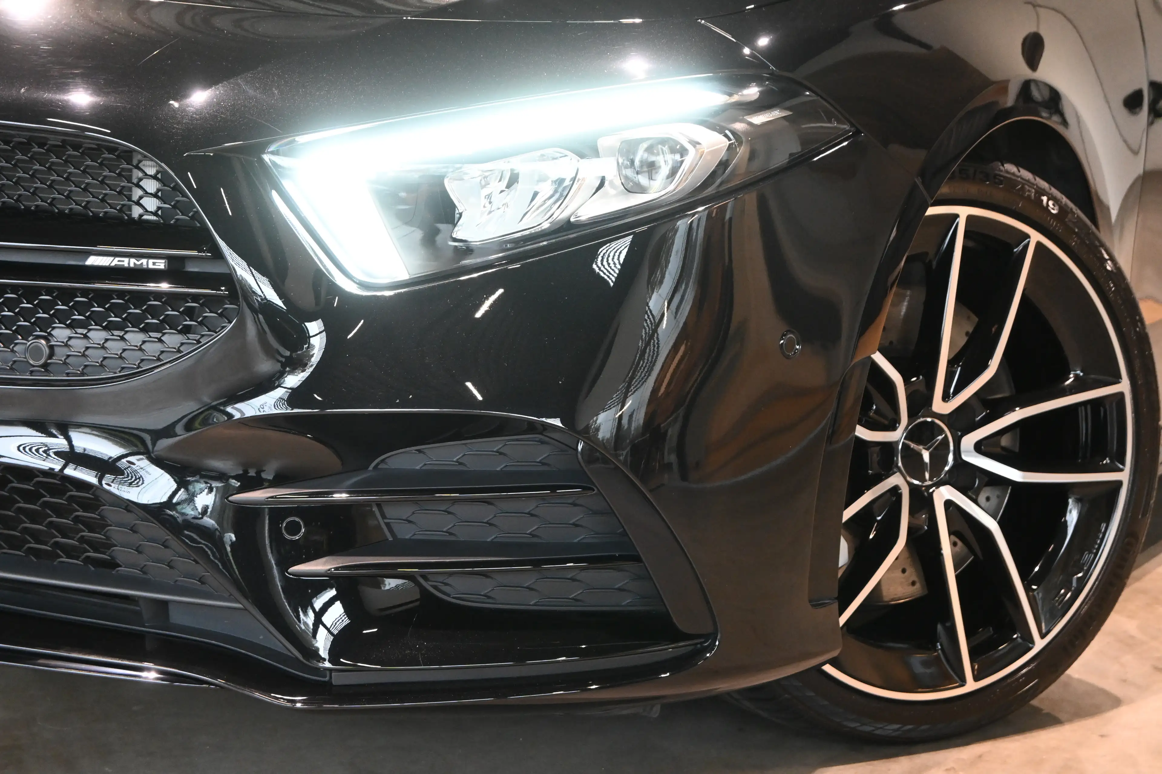 Mercedes-Benz A 35 AMG 4Matic **LED/LEDER/ALCANTARA/CC/DAB/NAV/CAM** — photo 3