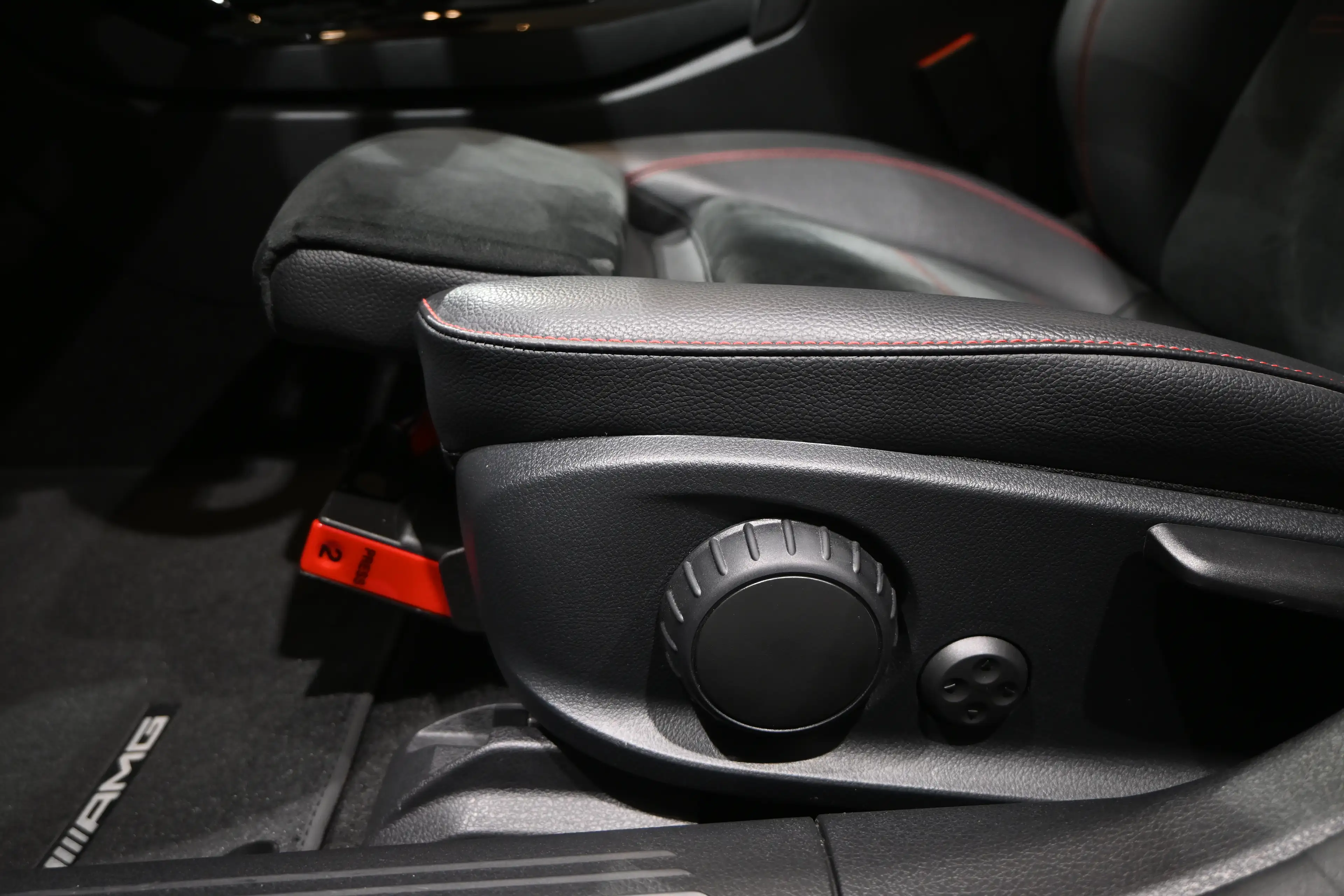 Mercedes-Benz A 35 AMG 4Matic **LED/LEDER/ALCANTARA/CC/DAB/NAV/CAM** — photo 20