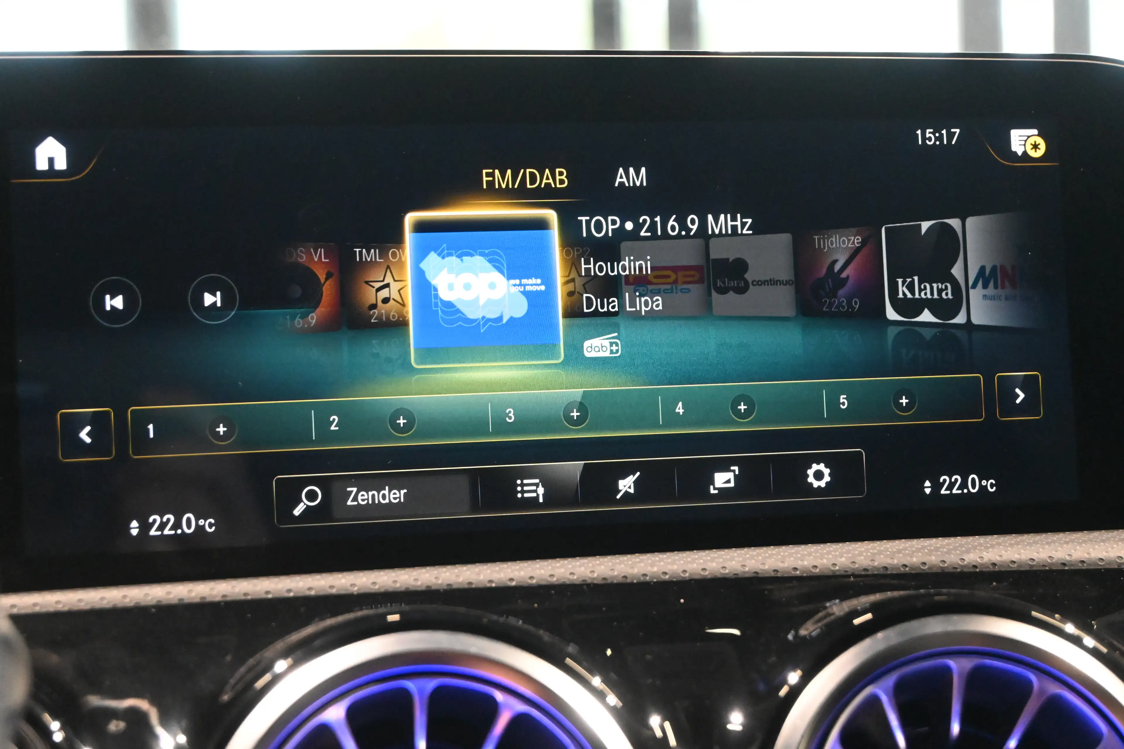 Mercedes-Benz A 35 AMG 4Matic **LED/LEDER/ALCANTARA/CC/DAB/NAV/CAM** — photo 27