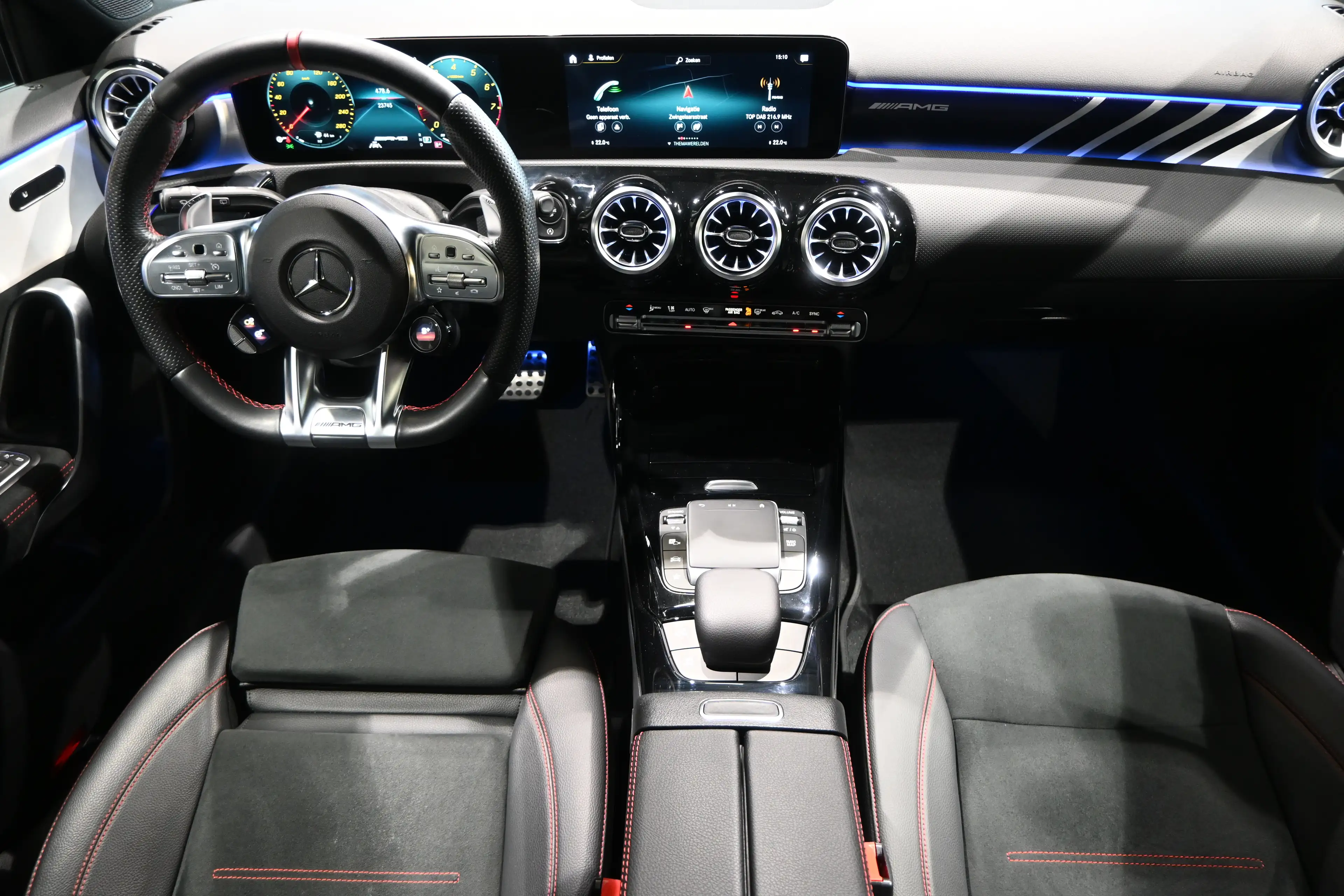 Mercedes-Benz A 35 AMG 4Matic **LED/LEDER/ALCANTARA/CC/DAB/NAV/CAM** — photo 7