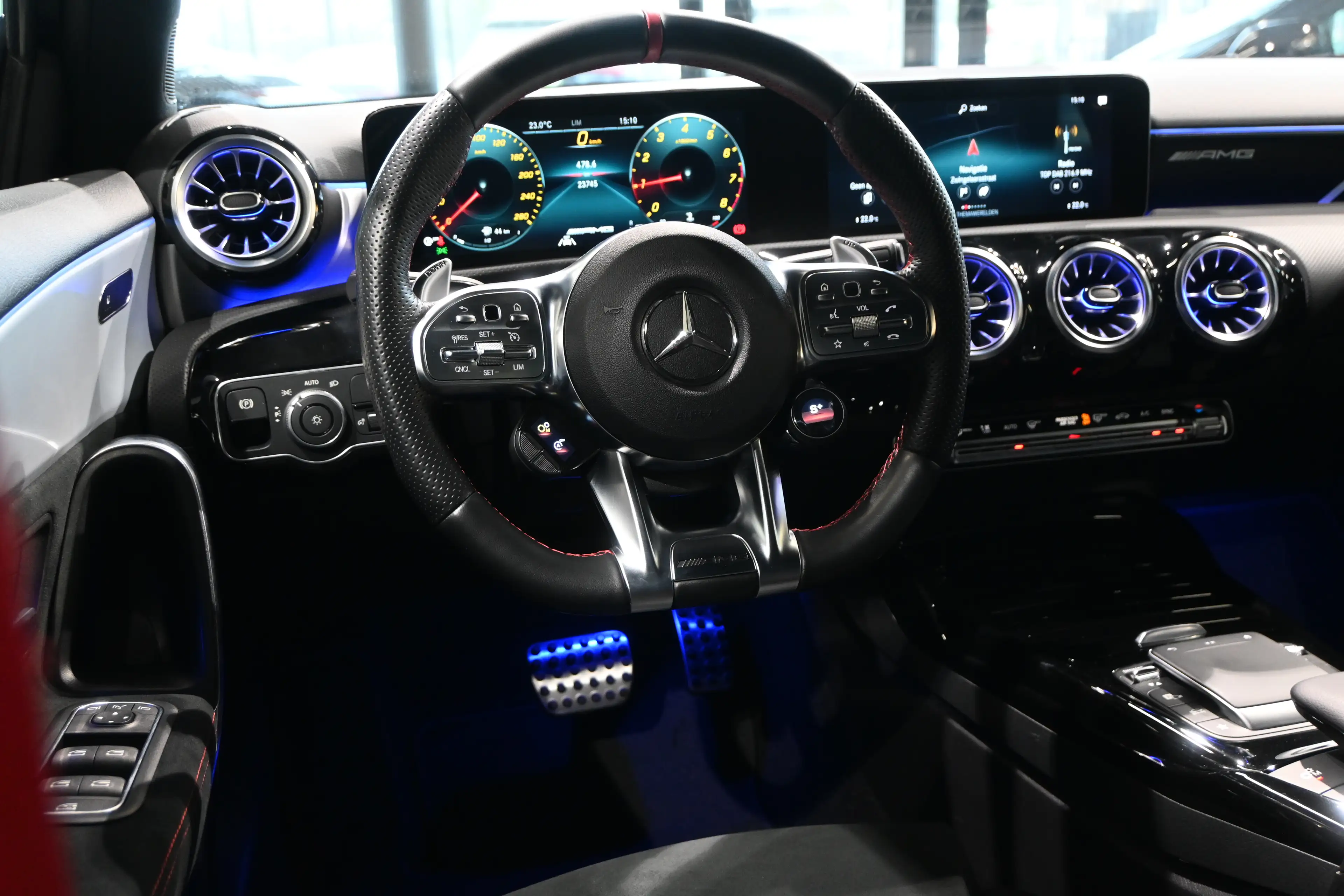 Mercedes-Benz A 35 AMG 4Matic **LED/LEDER/ALCANTARA/CC/DAB/NAV/CAM** — photo 8