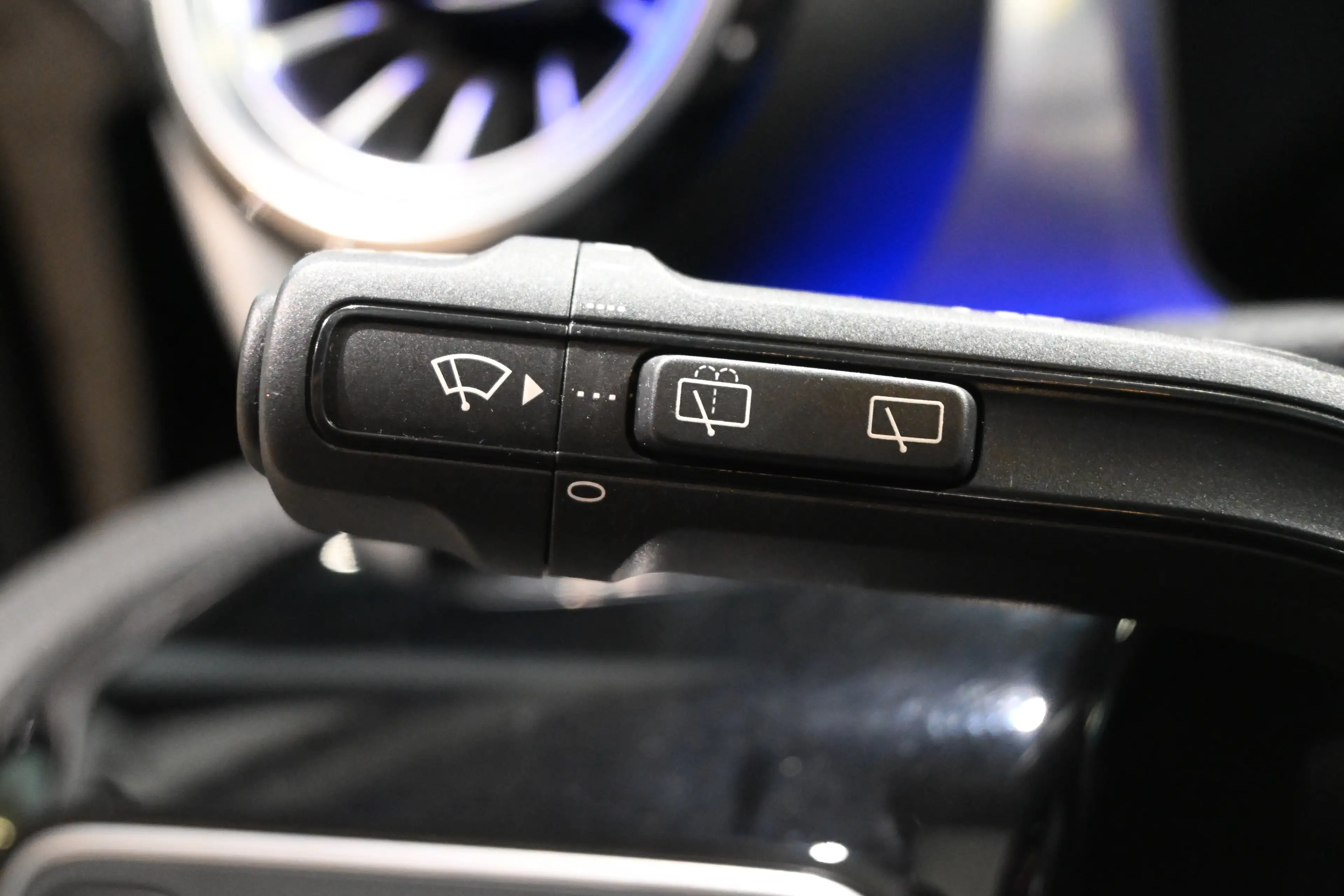 Mercedes-Benz A 35 AMG 4Matic **LED/LEDER/ALCANTARA/CC/DAB/NAV/CAM** — photo 14