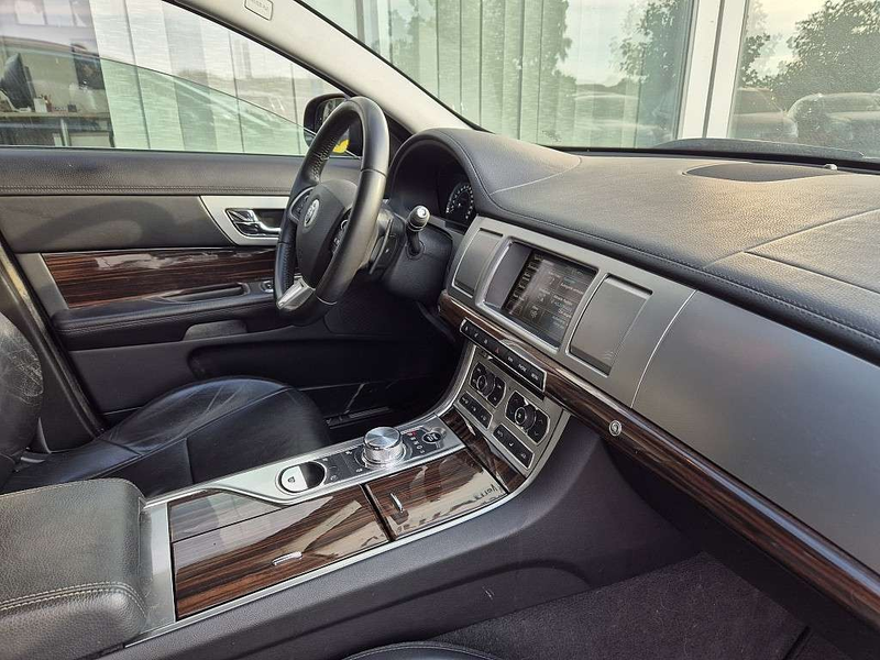 Jaguar XF Sportbrake 3,0 Luxury — photo 12