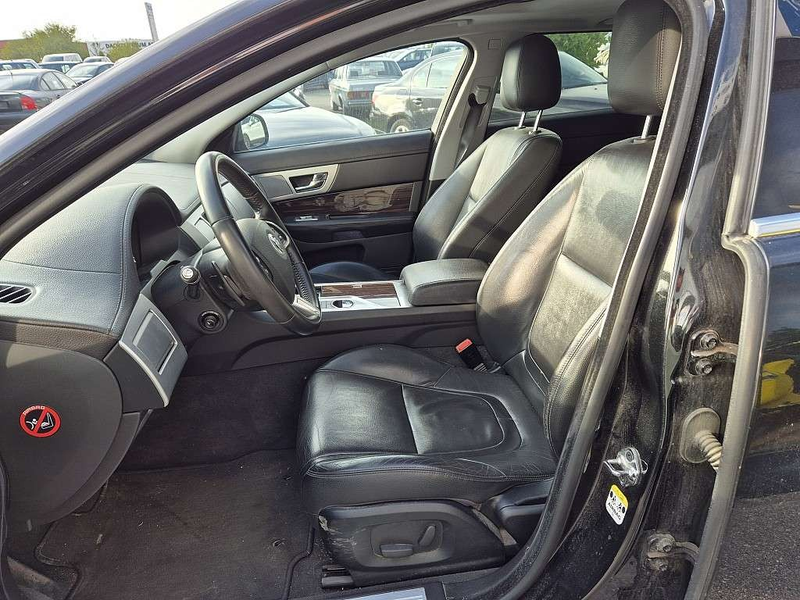 Jaguar XF Sportbrake 3,0 Luxury — photo 8
