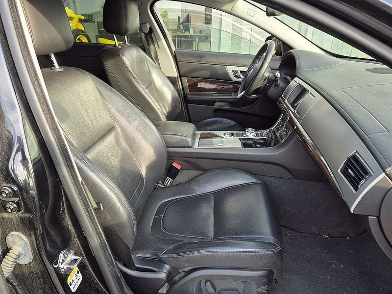 Jaguar XF Sportbrake 3,0 Luxury — photo 11