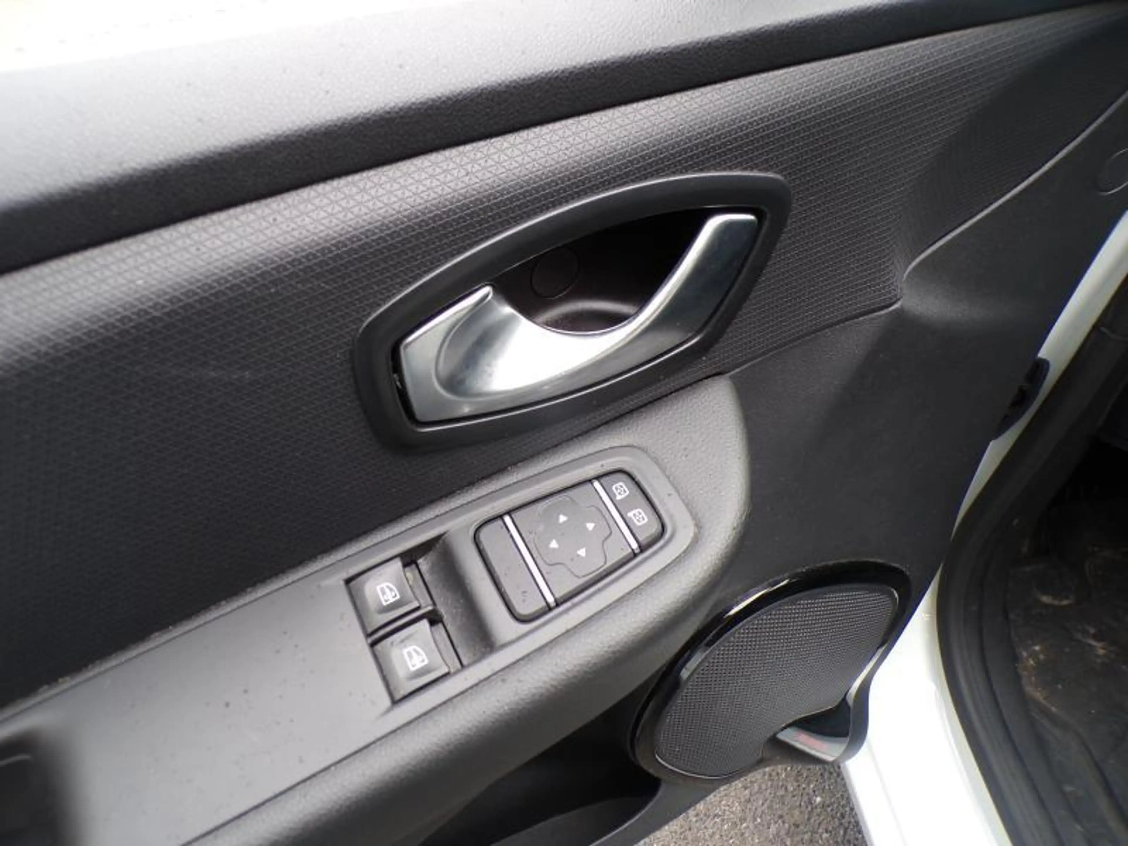 Renault Clio 0.9TCe 90cv Blanc 02/18 85546km Cruise USB DAB — photo 9