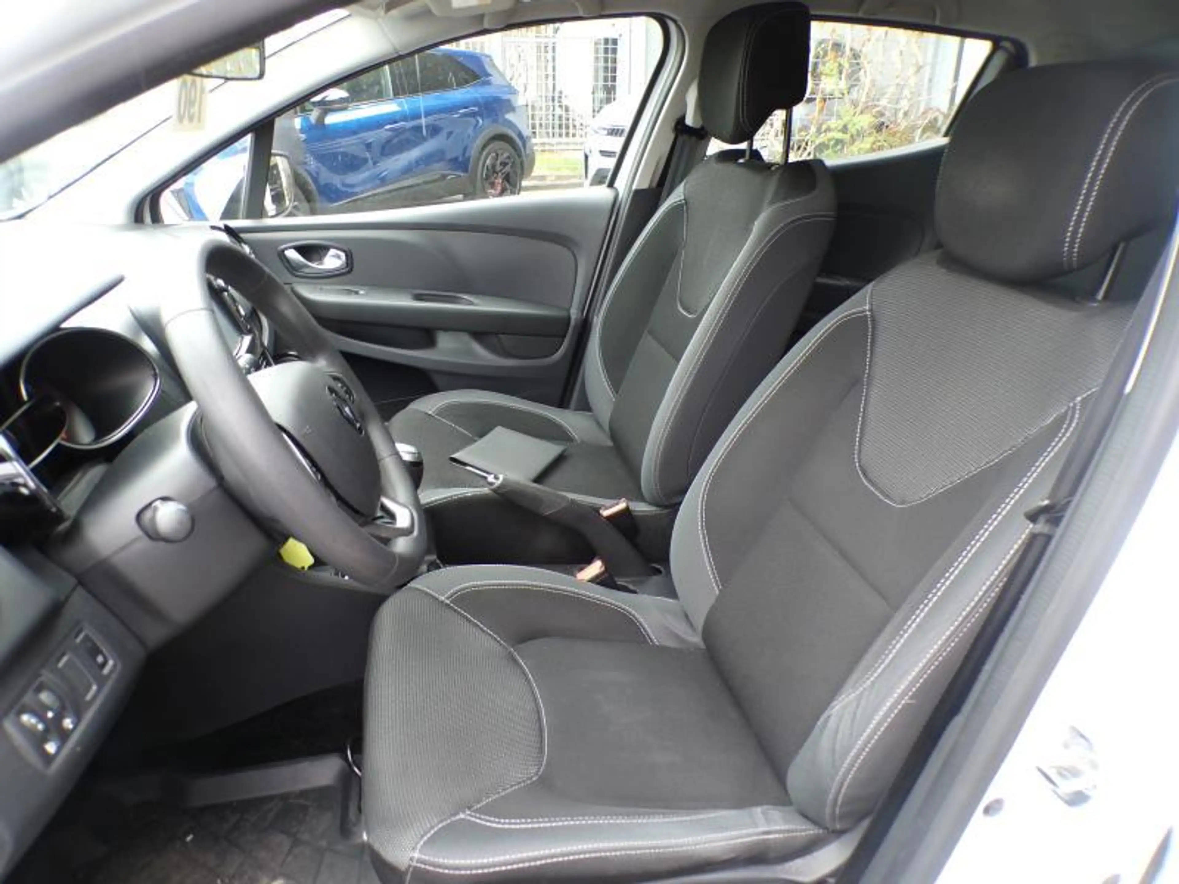 Renault Clio 0.9TCe 90cv Blanc 02/18 85546km Cruise USB DAB — photo 8