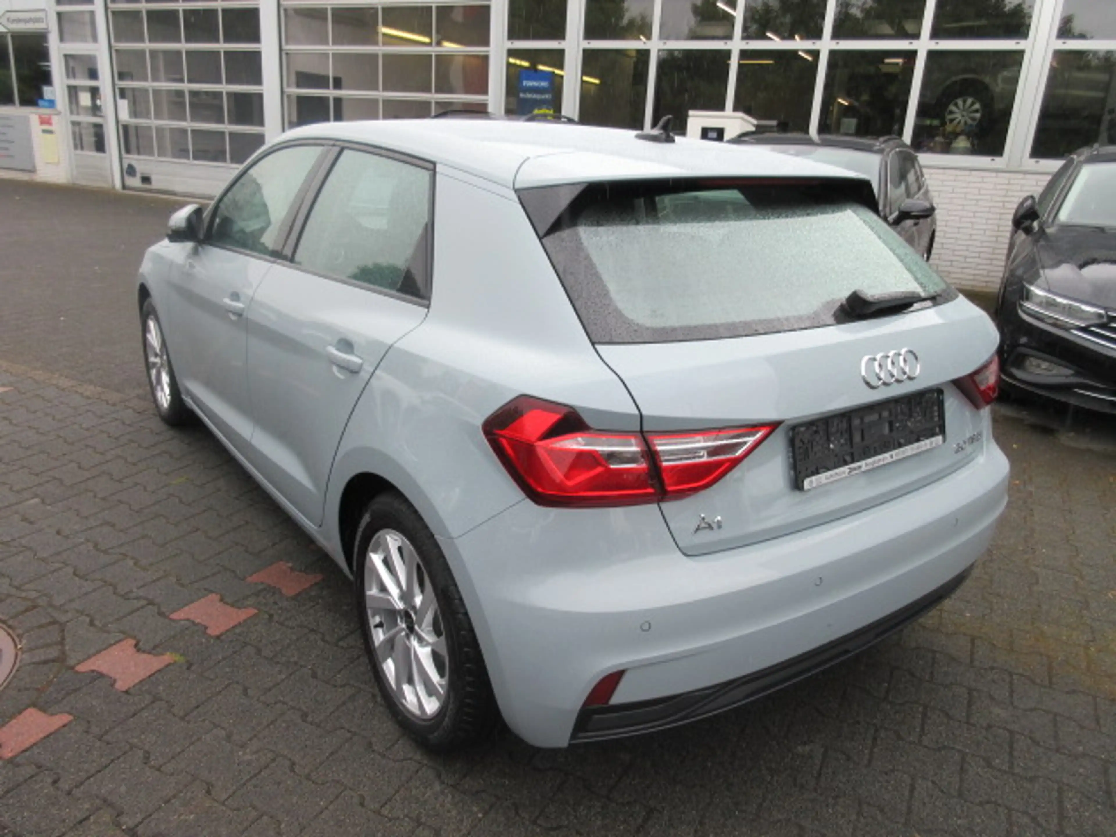 Audi A1 Sportback Advanced 1.0 TFSI S tronic KLIMA KAMERA ALU APS SITZHEIZUNG GRA DAB eFH ZV — photo 2