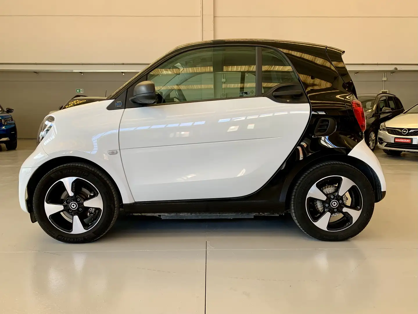 smart forTwo Fortwo III 2020 eq Passion 4,6kW *PREZZO PROMO* Wit - 2