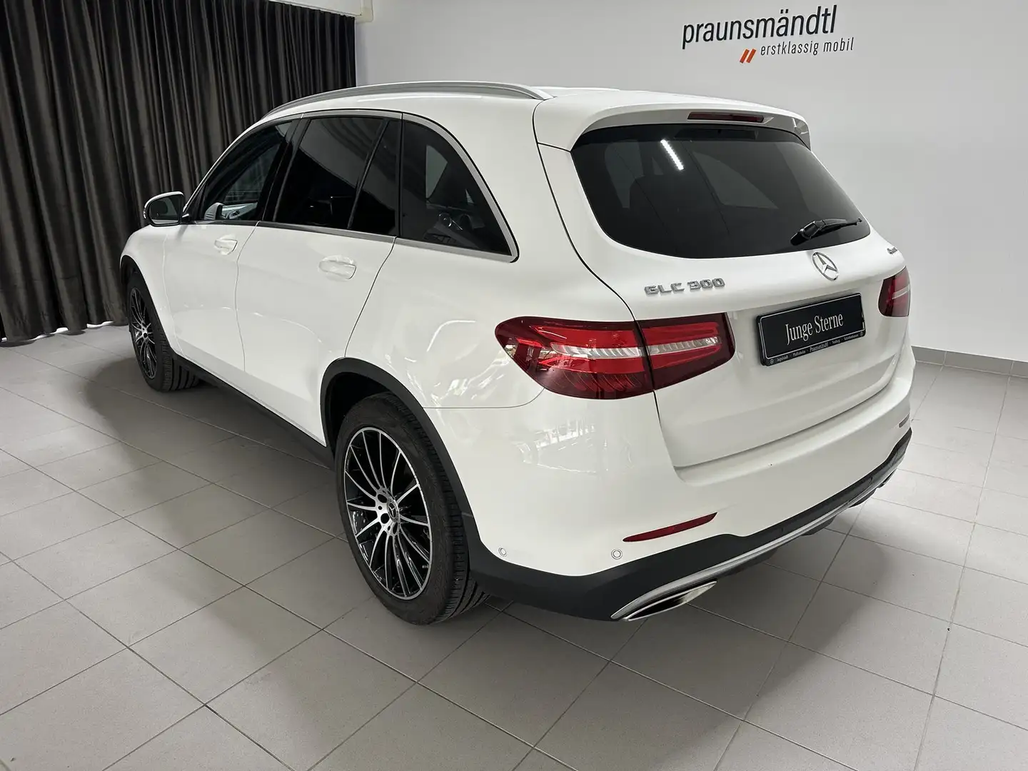 Mercedes-Benz GLC 300 4M AMG Pano/AHK/LED/DVD/Distr/20"/Kamera Weiß - 2