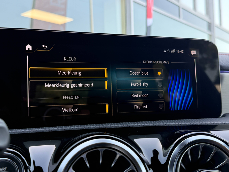 Mercedes-Benz CLA 200 AMG Line / WIDE SCREEN / SFEERVERLICHTING / CAMERA / CARPLAY / — photo 28