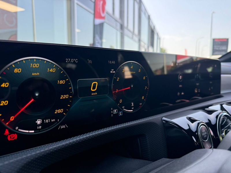 Mercedes-Benz CLA 200 AMG Line / WIDE SCREEN / SFEERVERLICHTING / CAMERA / CARPLAY / — photo 31