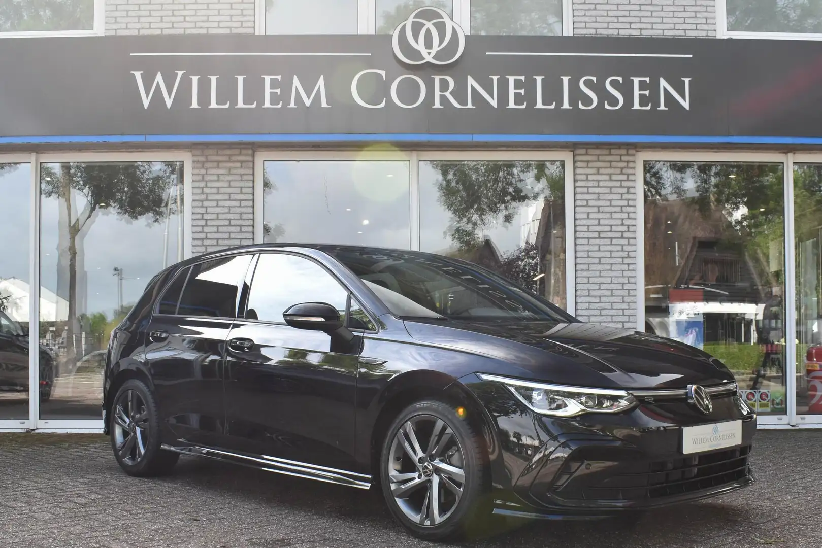 Volkswagen Golf 1.5 eTSI R-Line Business Aut Navi Camera ACC Carpl Noir - 1