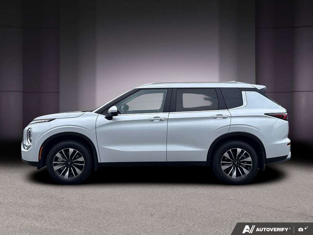 2026 Mitsubishi Outlander SE / PANORMIC SUNROOF / HEATED SEATS / BLUETOOTH!! — photo 3