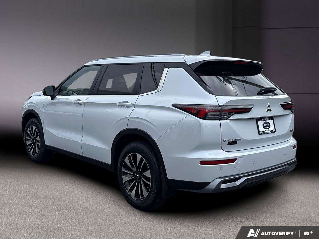 2026 Mitsubishi Outlander SE / PANORMIC SUNROOF / HEATED SEATS / BLUETOOTH!! — photo 4
