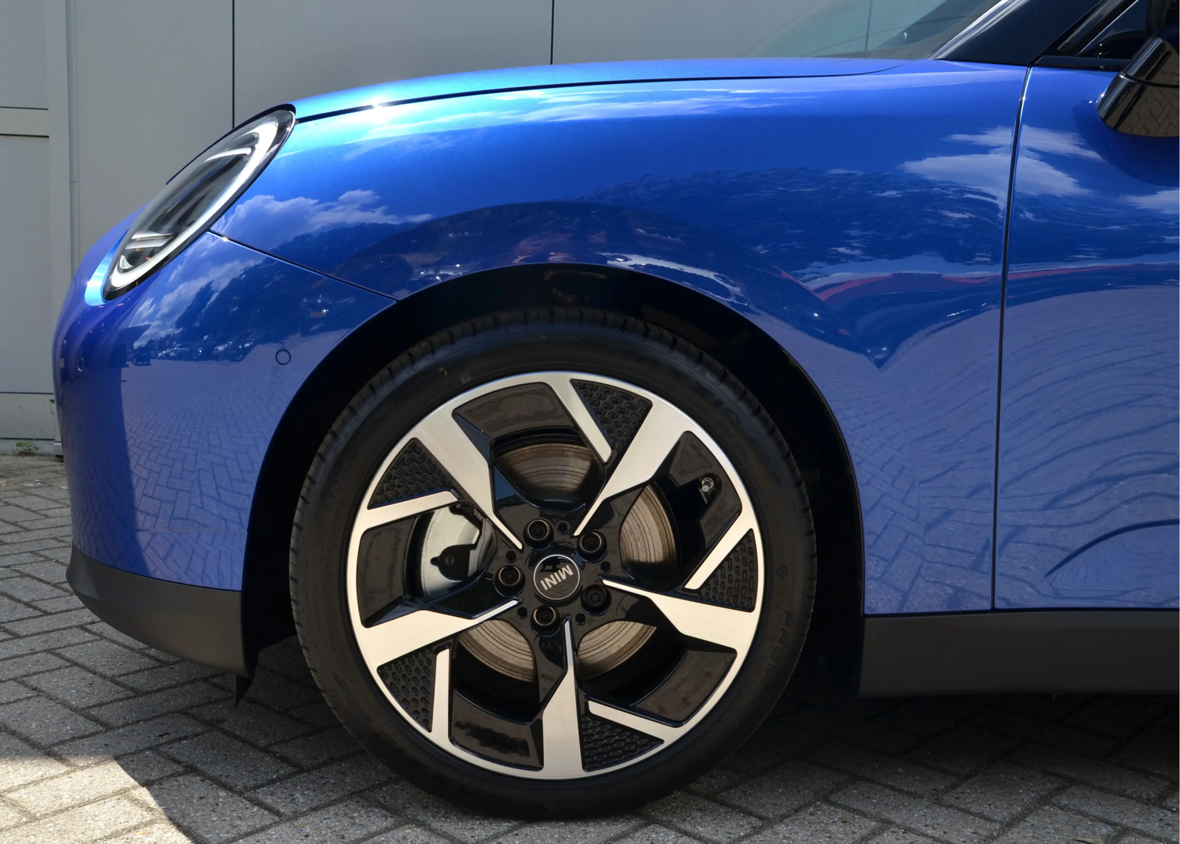 MINI Cooper E Hatchback / Favoured Trim / Pakket M / 18 inch Sli — photo 6
