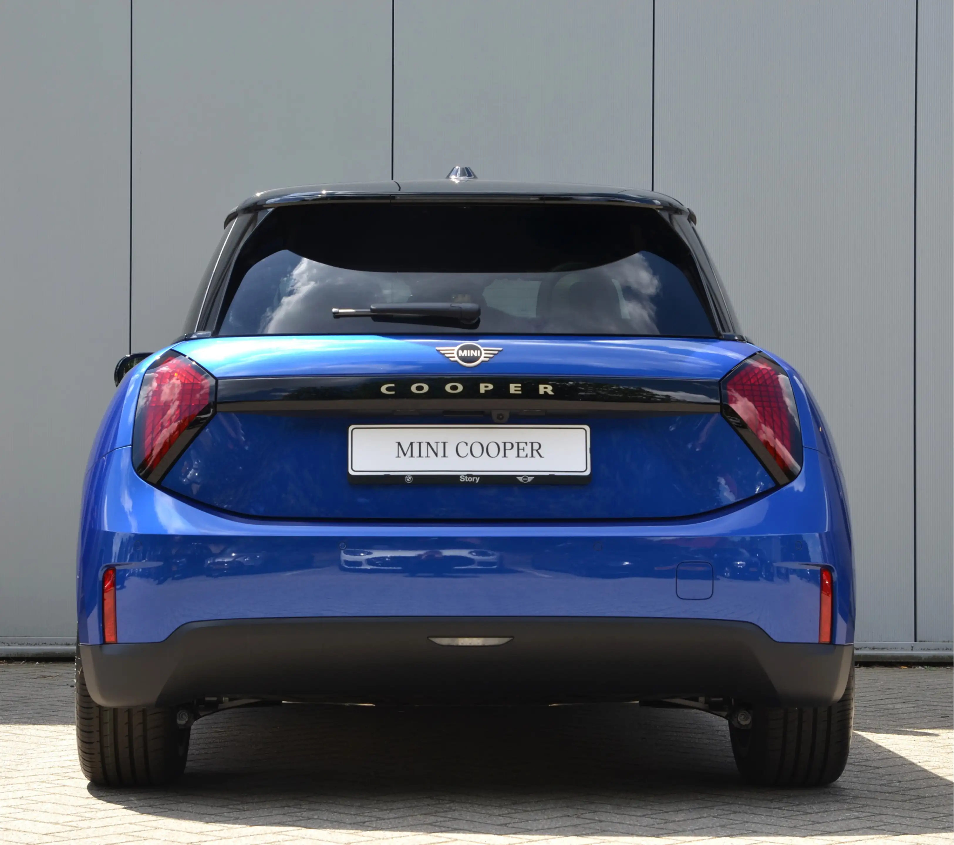MINI Cooper E Hatchback / Favoured Trim / Pakket M / 18 inch Sli — photo 4