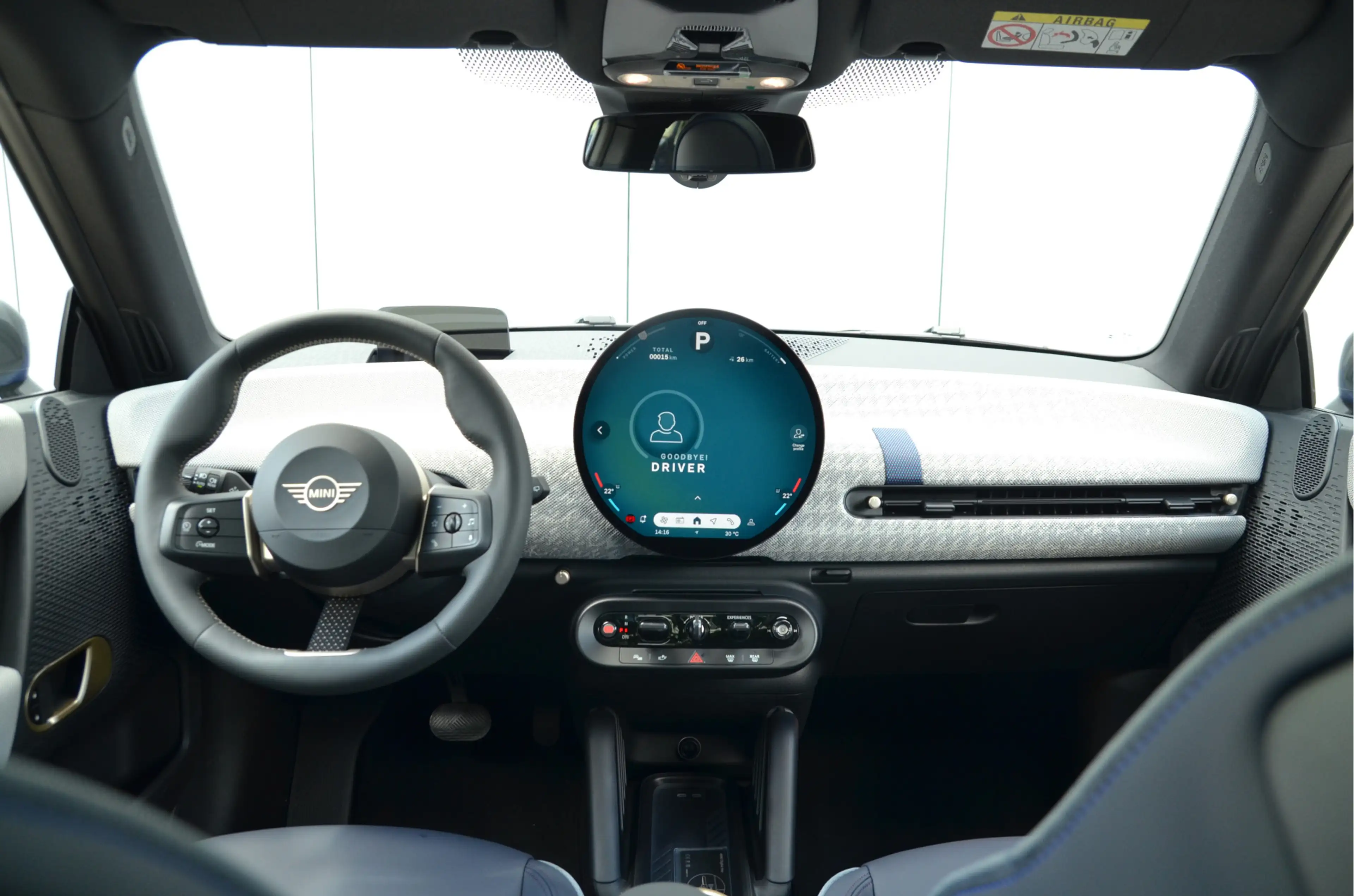 MINI Cooper E Hatchback / Favoured Trim / Pakket M / 18 inch Sli — photo 10
