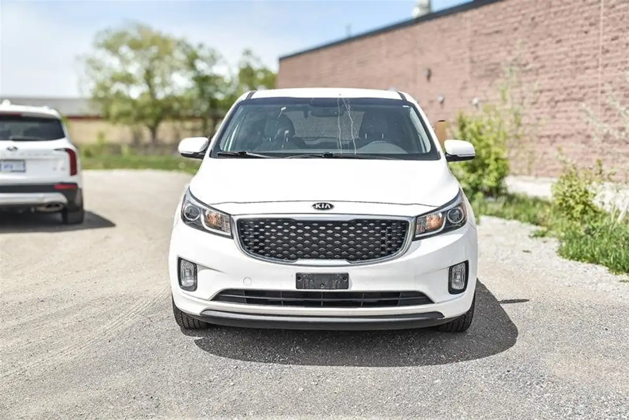 Kia Sedona снимка Kia Sedona