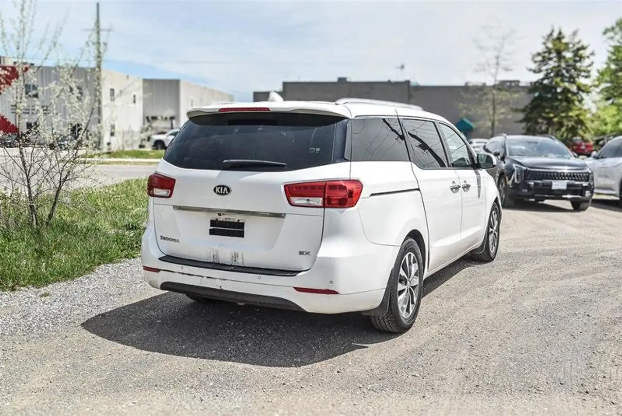 Kia Sedona снимка Kia Sedona