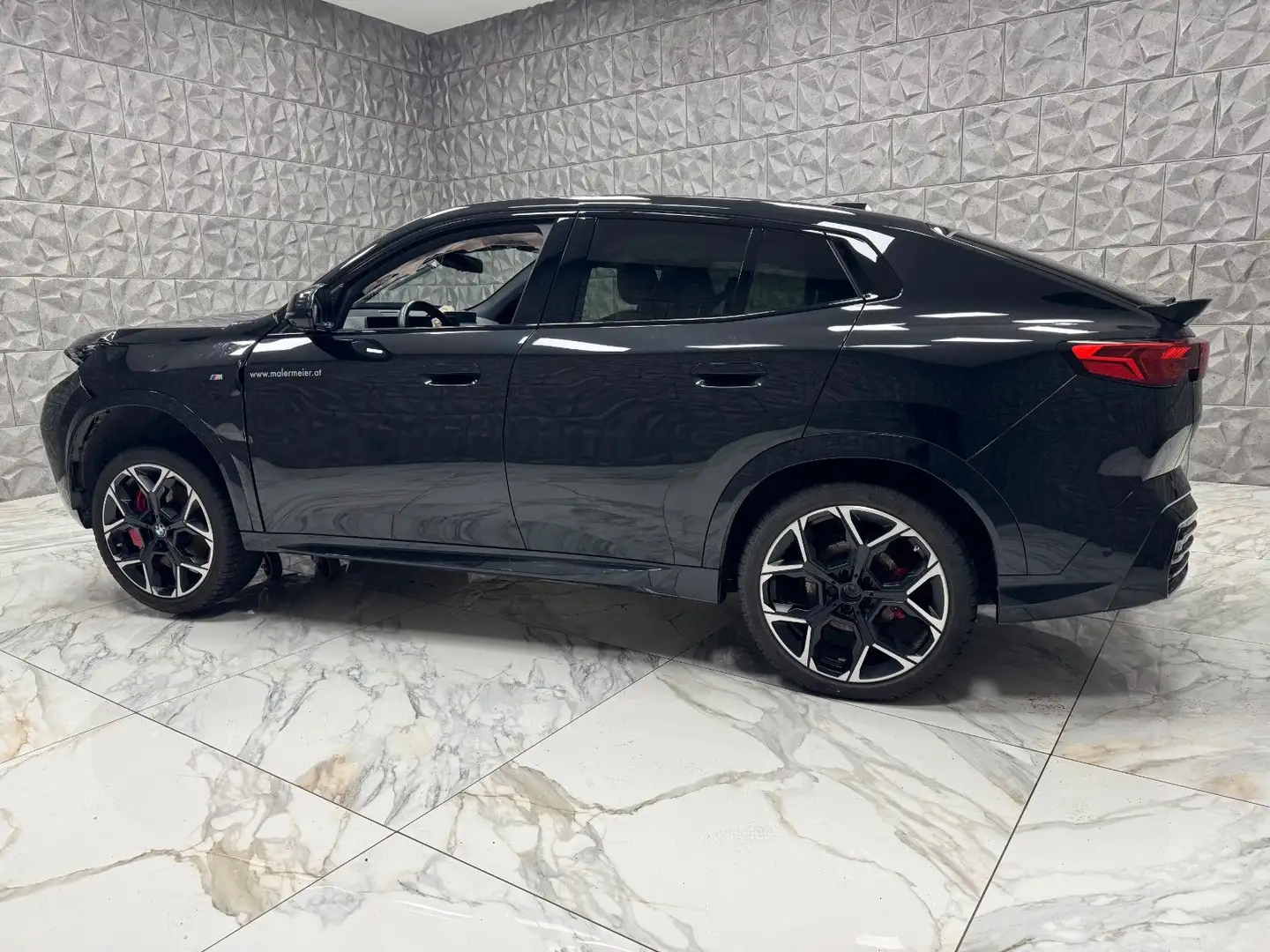 BMW iX2 30 xDrive M Sport Schwarz - 2