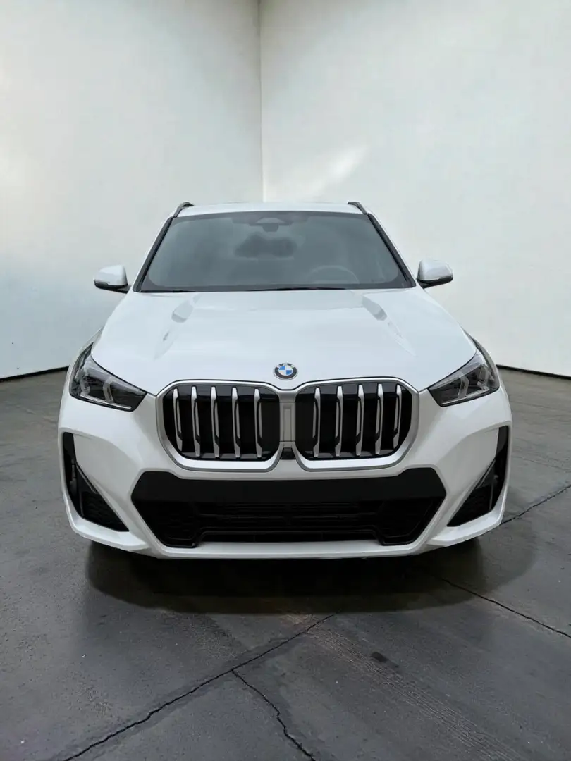 BMW X1 X1 xDrive23i 48V Aut. Weiß - 2