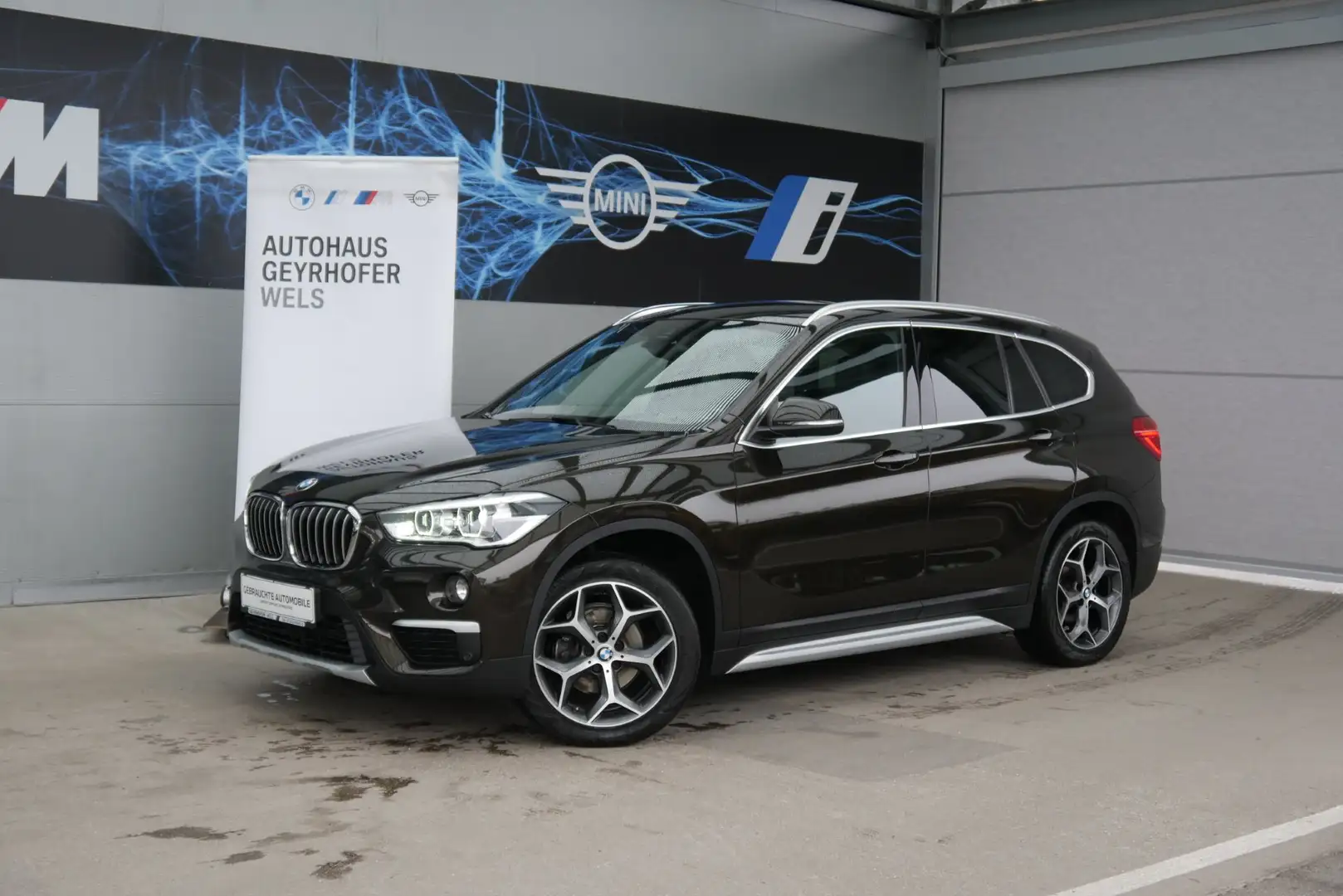 BMW X1 xDrive18d Braun - 1