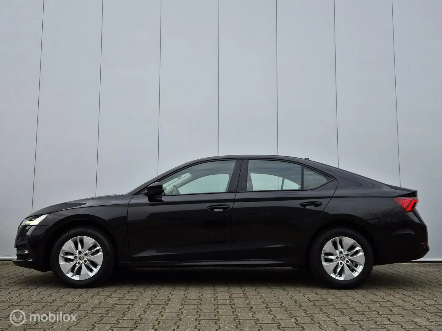Skoda Octavia 1.0 E-TSI AUTOMAAT FULL LED/KEYLESS/ELEK-KOFFER/VI Noir - 2