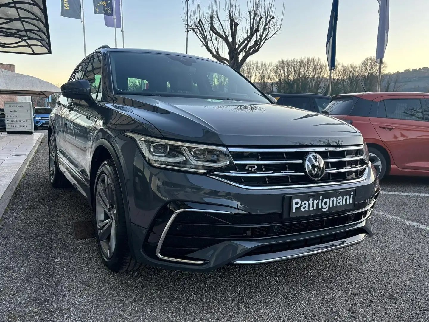 Volkswagen Tiguan 2.0 tdi R-Line 150cv dsg - NAVIGATORE + LED MATRIX Grau - 2