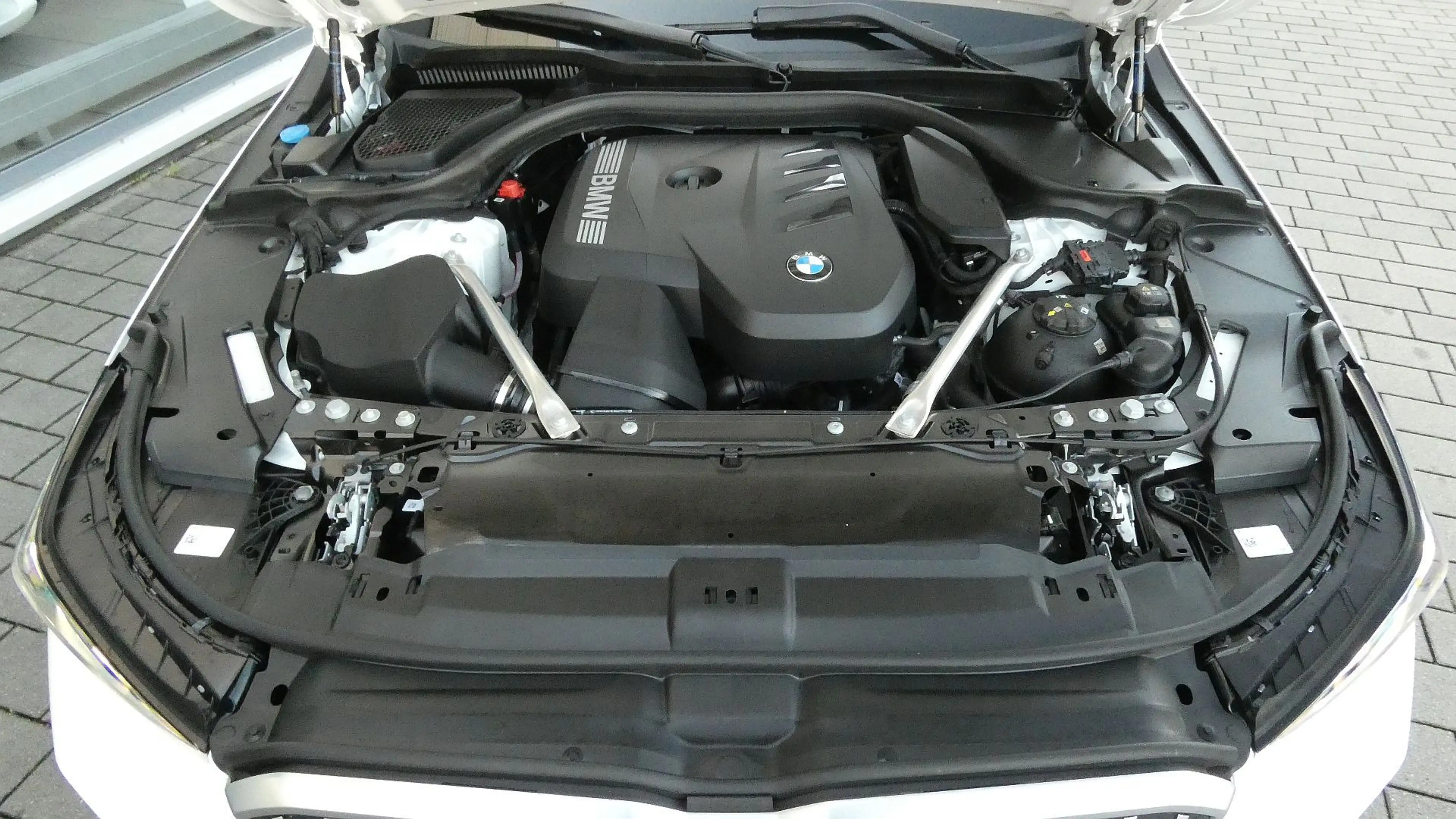 BMW 520 i M Sportp. ACC-AHK°Pano-Harm.Kardon°M-20 — photo 6