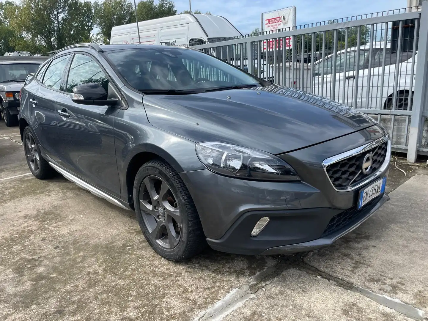 Volvo V40 Cross Country V40 Cross Country 1.6 d2 Summum Grijs - 2