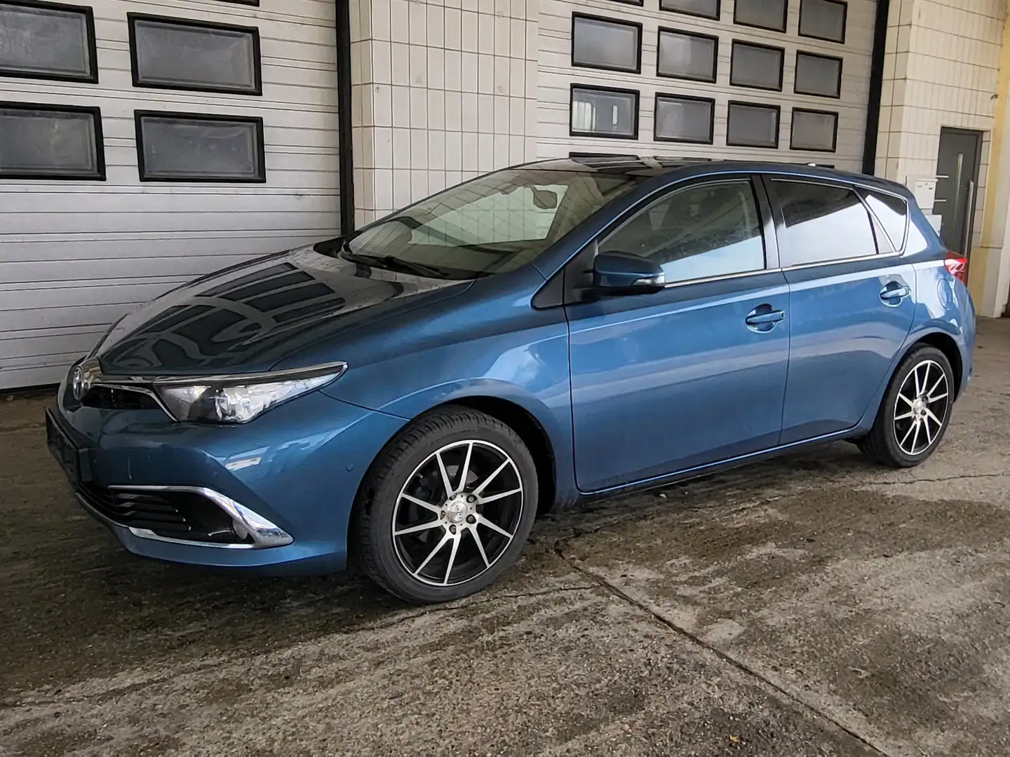 Toyota Auris 1,2 Turbo Lounge Bleu - 1