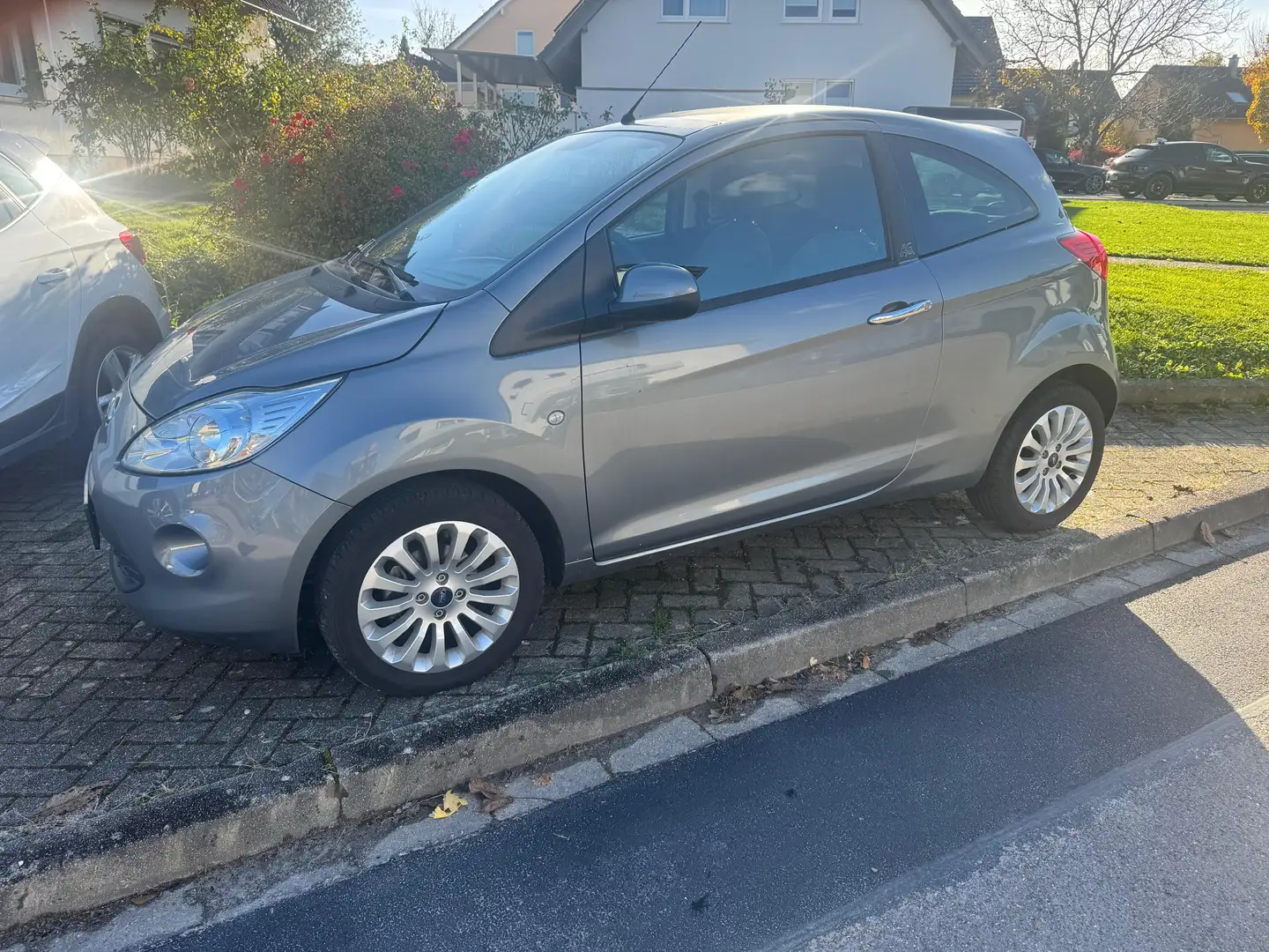 Ford Ka/Ka+ Titanium Pano Dach, Klima Sitzheizung 1st Hand Grau - 2