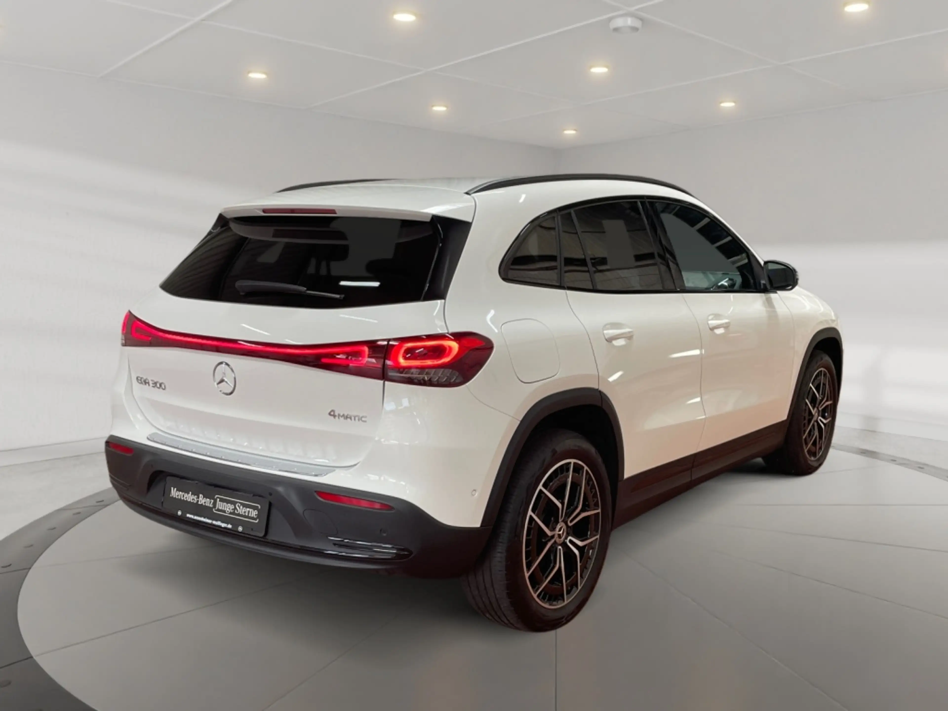 Mercedes-Benz EQA 300 4matic Progressive AMG+MBUX+Progressive — photo 4