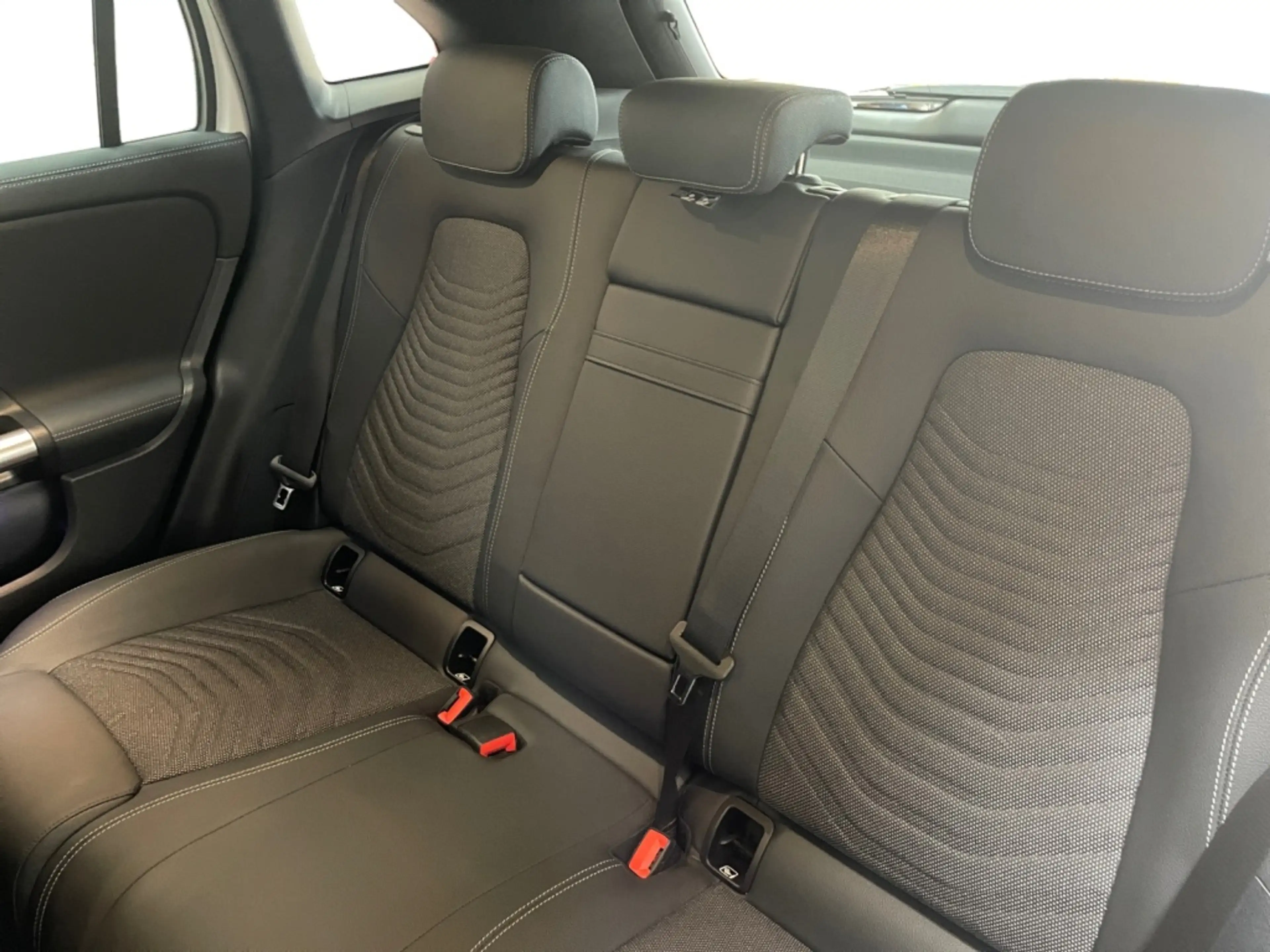 Mercedes-Benz EQA 300 4matic Progressive AMG+MBUX+Progressive — photo 11