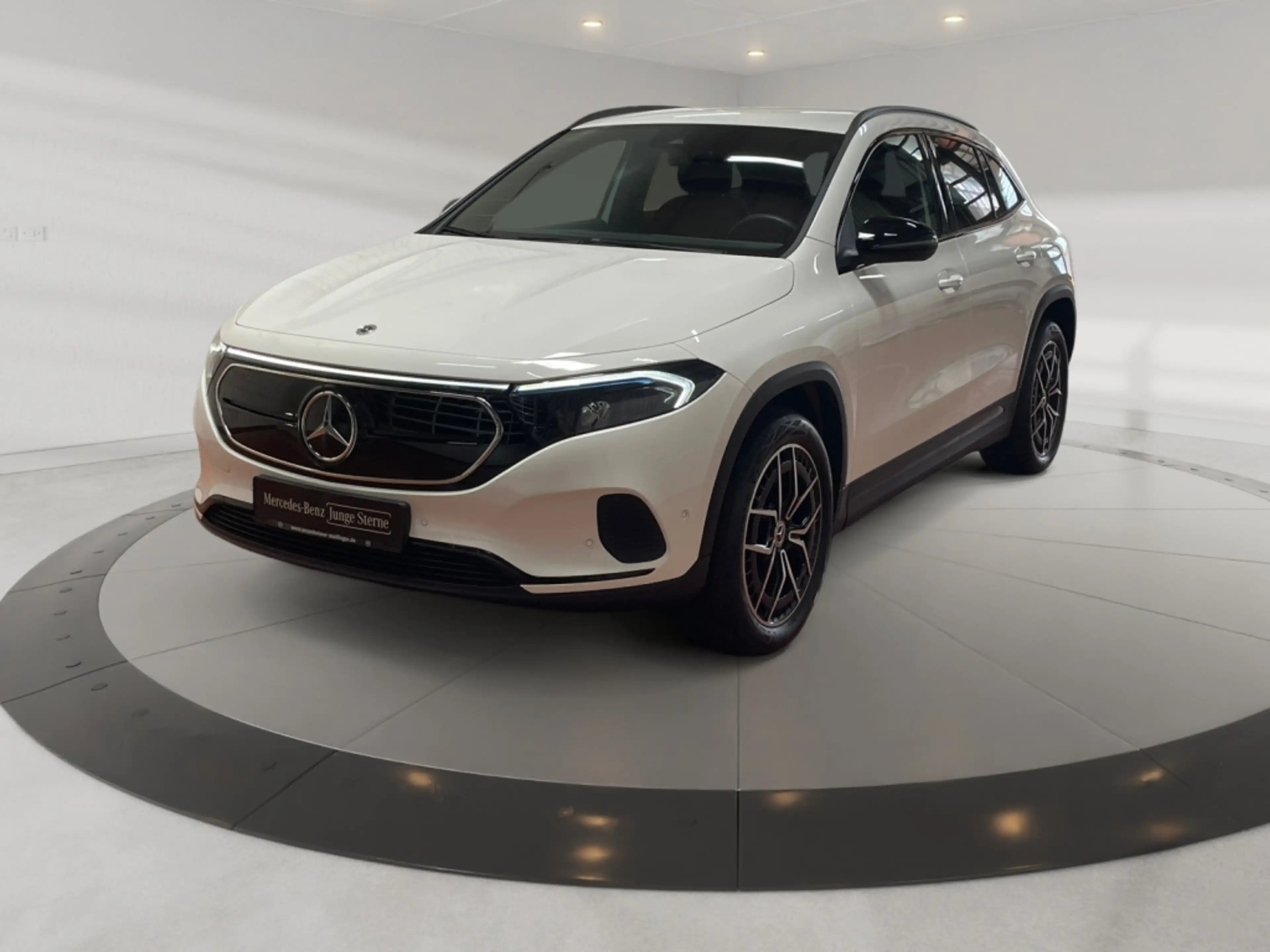 Mercedes-Benz EQA 300 4matic Progressive AMG+MBUX+Progressive — photo 2