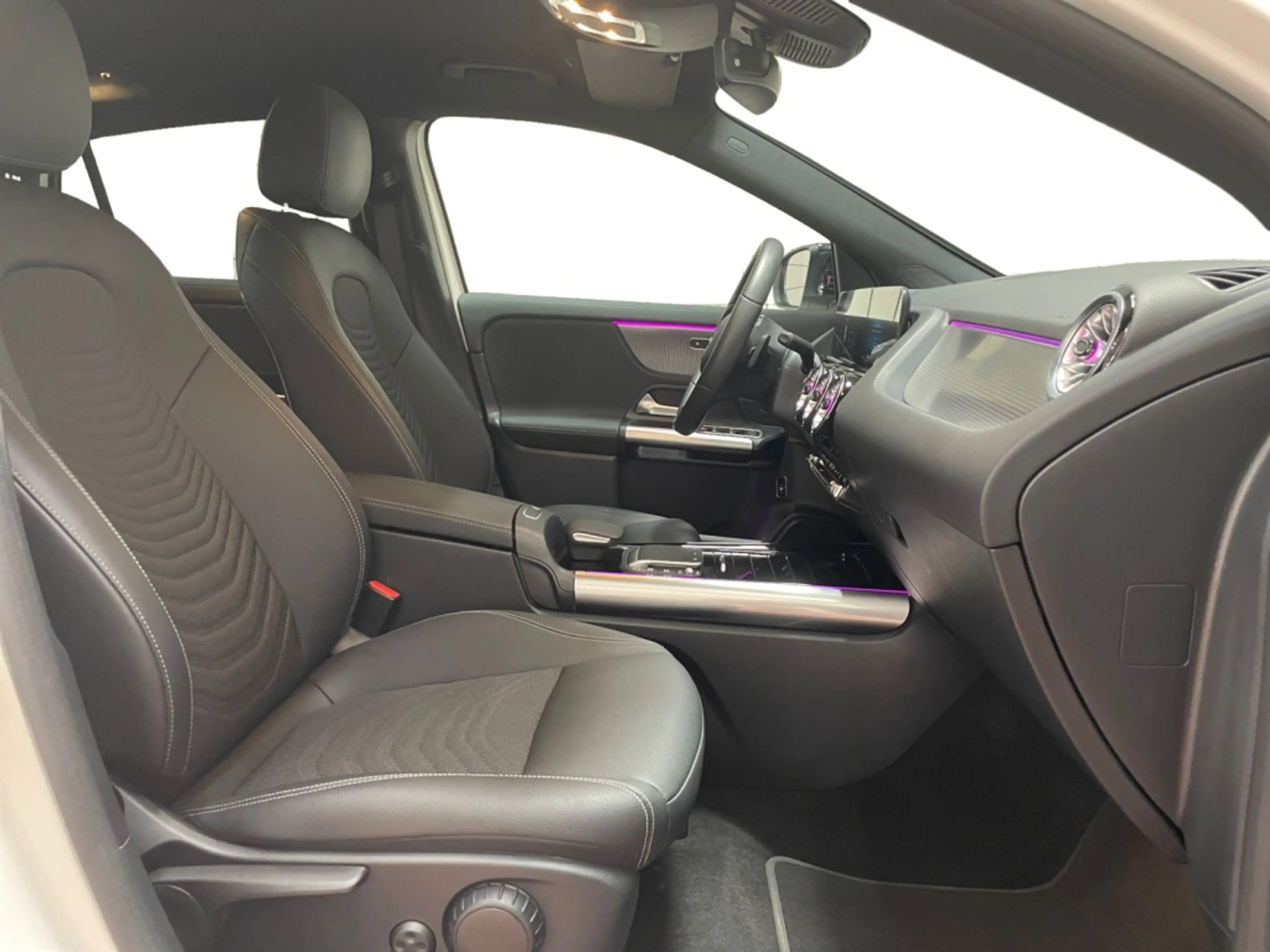 Mercedes-Benz EQA 300 4matic Progressive AMG+MBUX+Progressive — photo 10