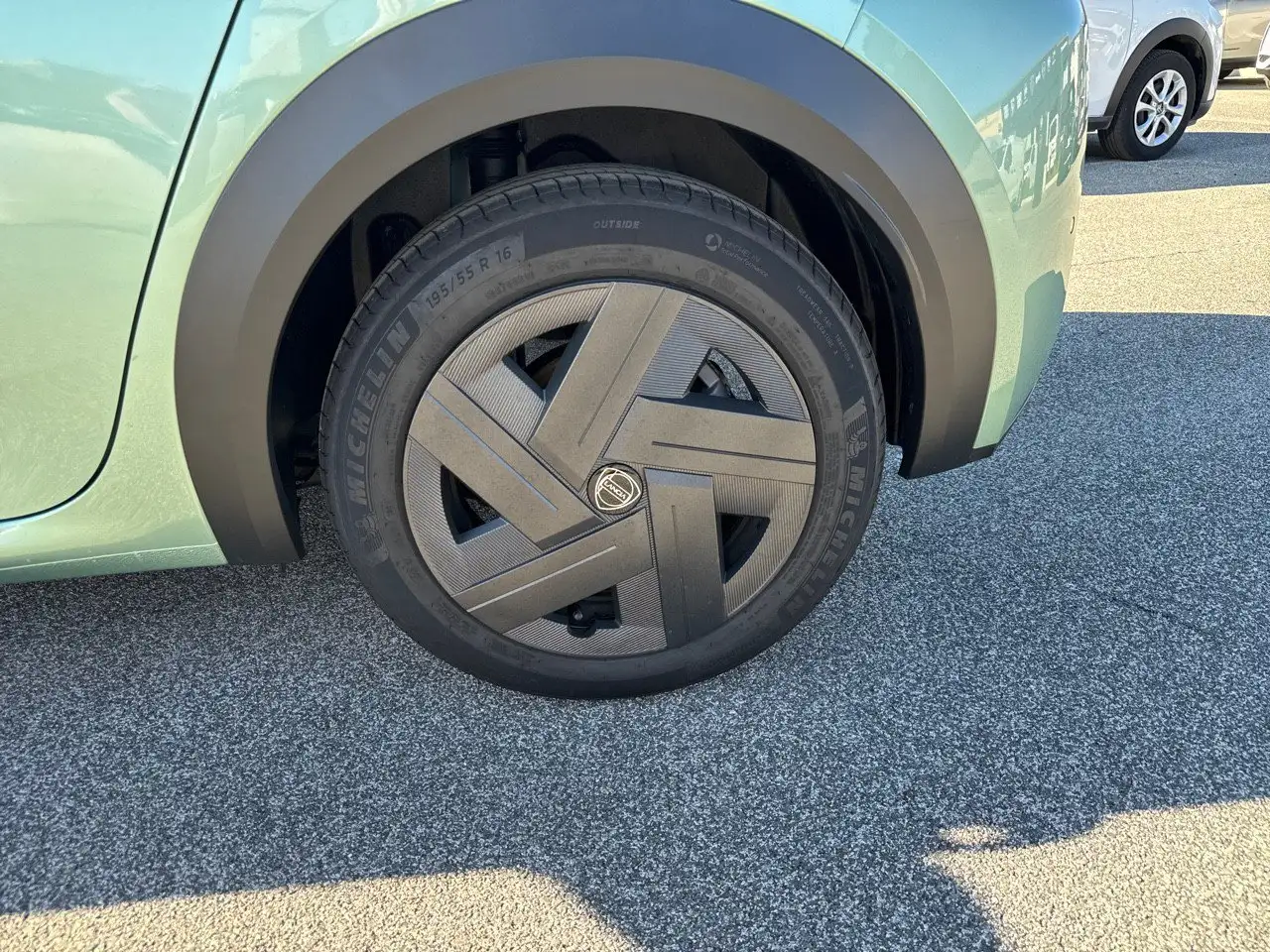 Lancia Ypsilon Ibrida 100cv e-DCT 8