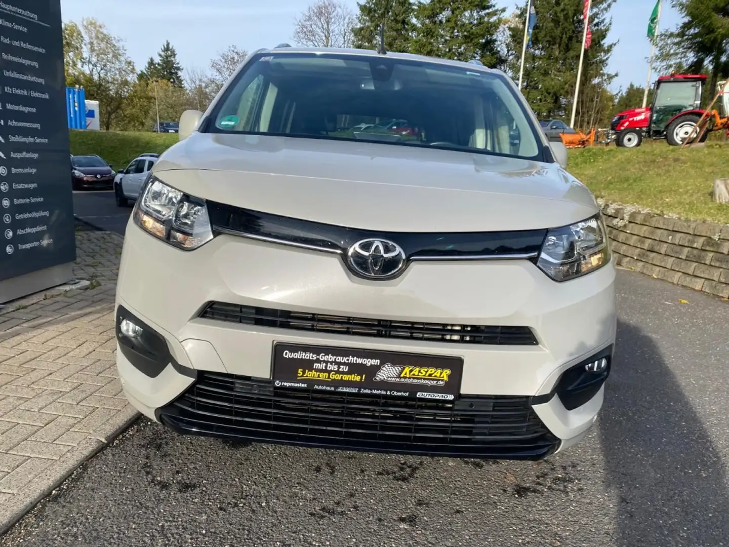 Toyota Proace City Verso 1.5 D-4D L1 Team D, AHK, ACC, WKR Beige - 2