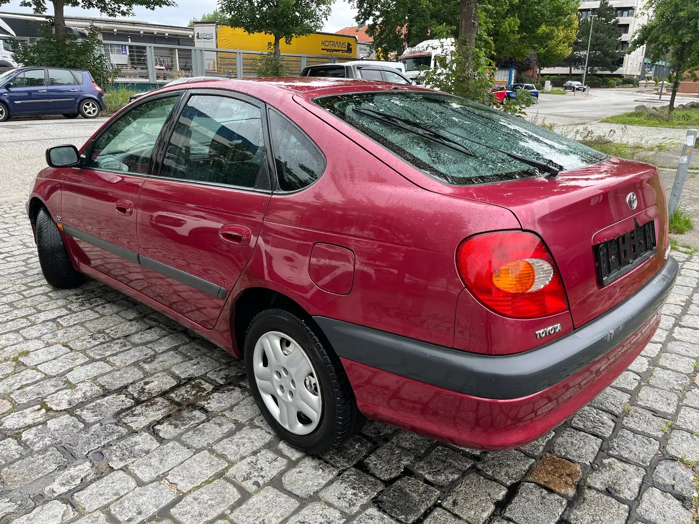 Toyota Avensis 2.0 linea sol Rot - 2