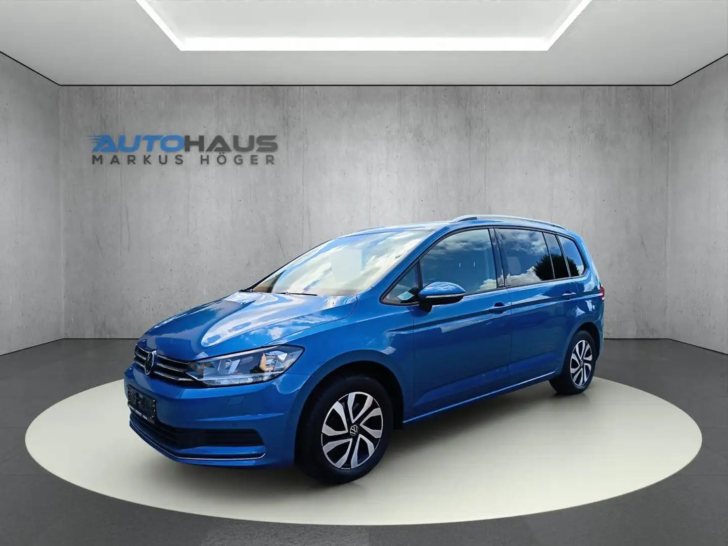 Volkswagen Touran 1.5 16V TSI ACT DSG ACTIVE+7-SITZE+NAVI+IQ-DRIVE+L Blauw - 1