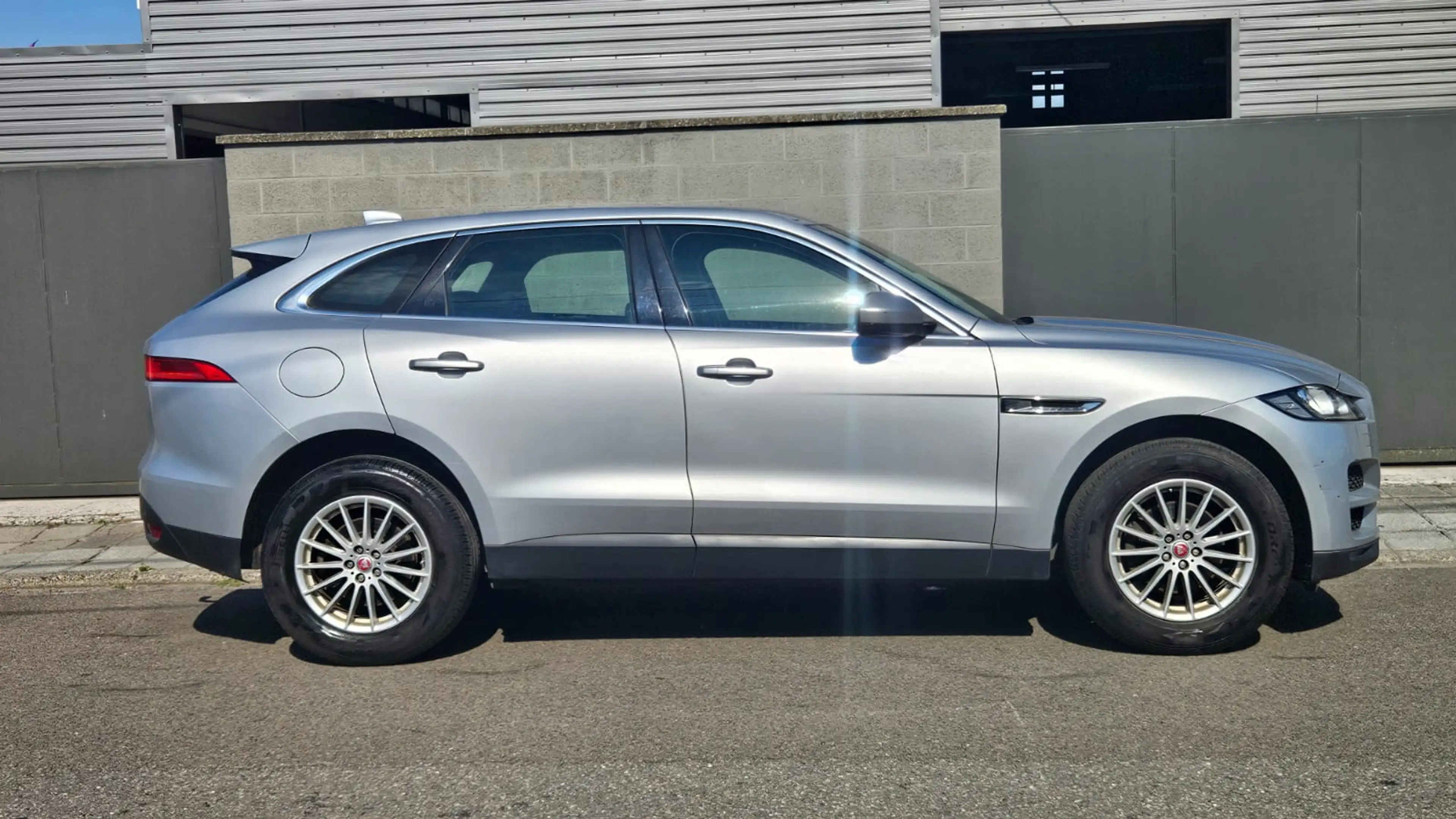Jaguar F-Pace F-Pace 2.0 D — photo 2