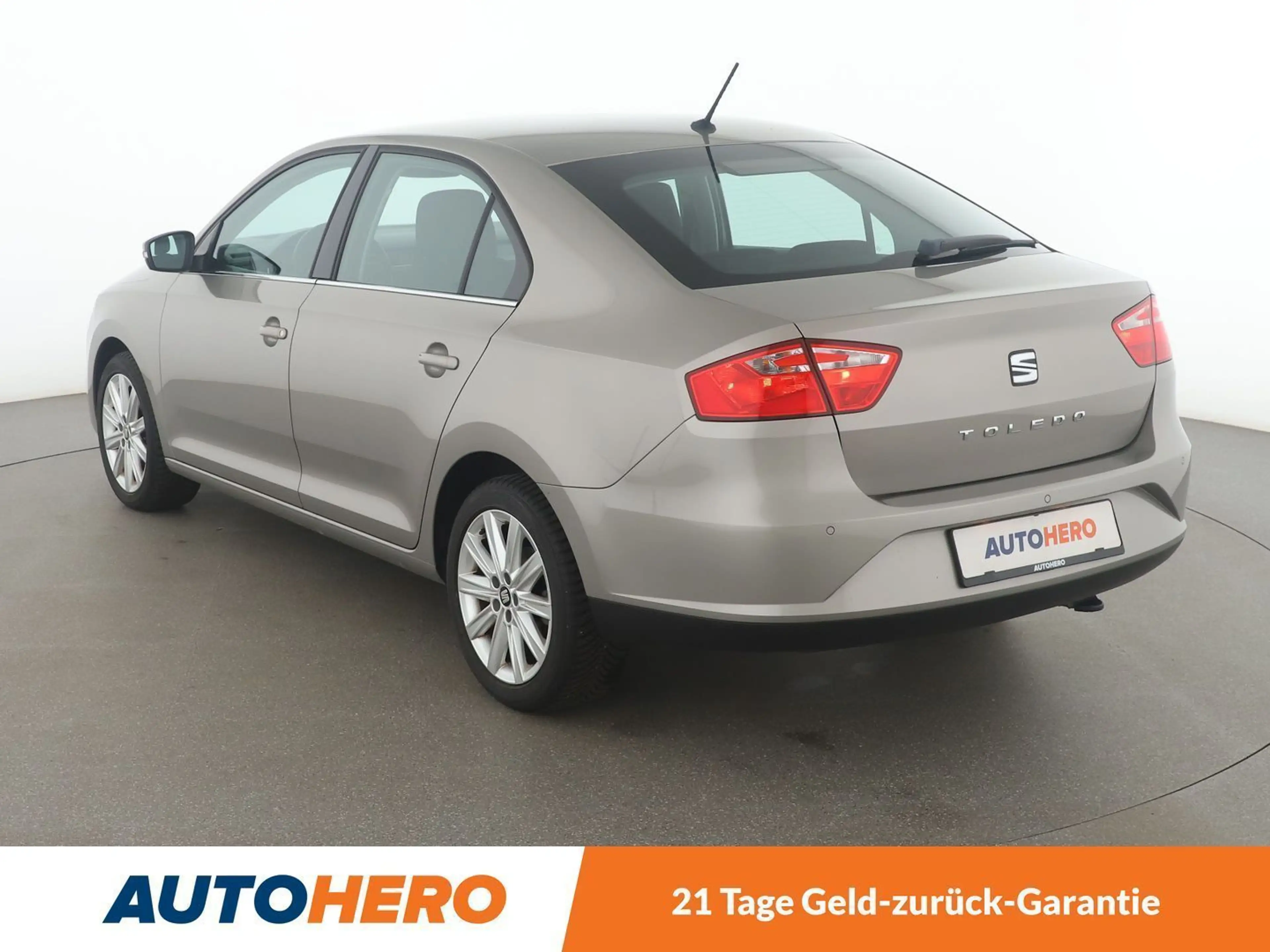 SEAT Toledo 1.0 TSI Style*TEMPO*PDC*SHZ*AHK*ALU*KLIMA* — photo 4