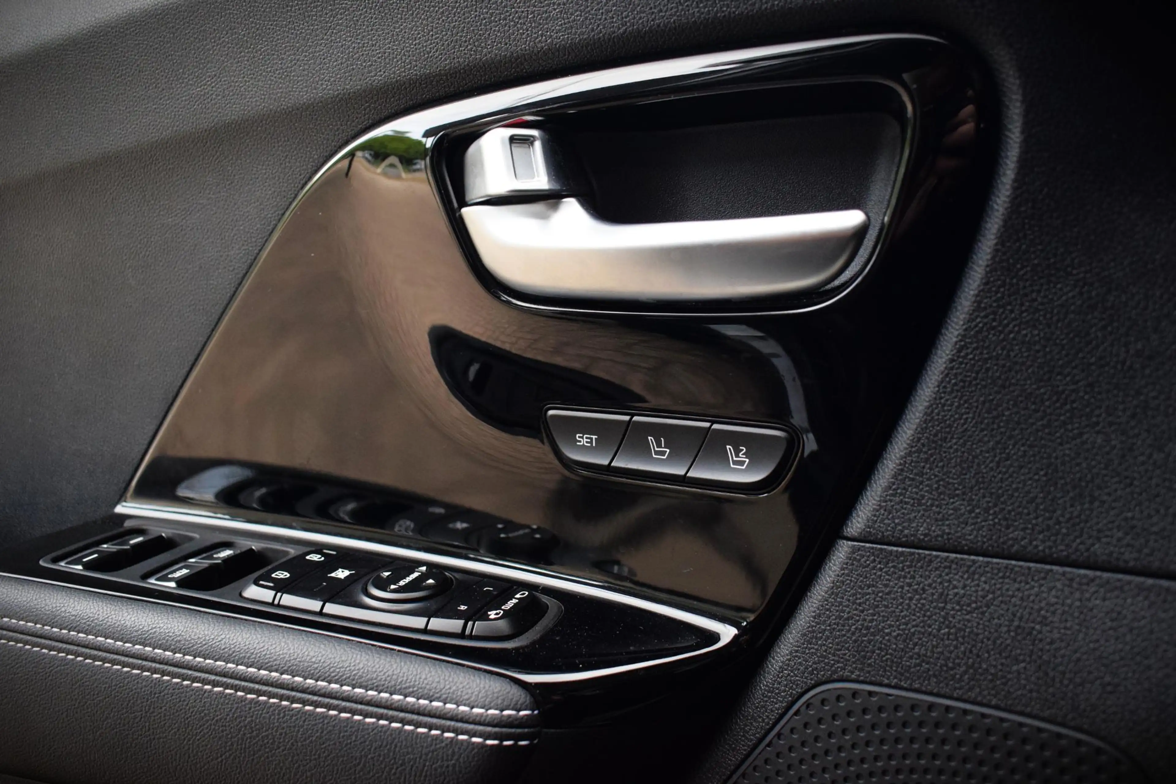 Kia e-Niro ExecutiveLine 64 kWh — photo 11