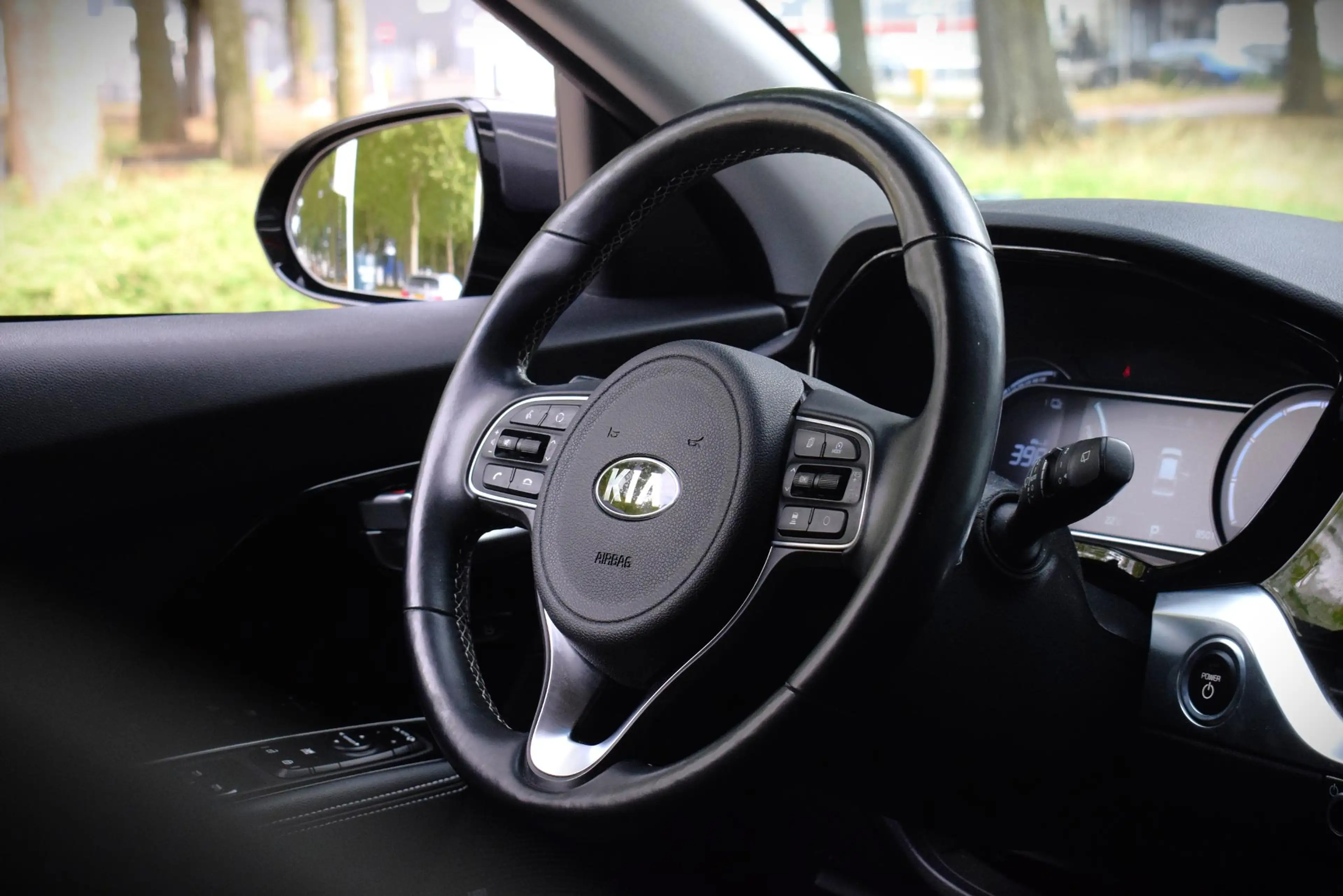 Kia e-Niro ExecutiveLine 64 kWh — photo 32