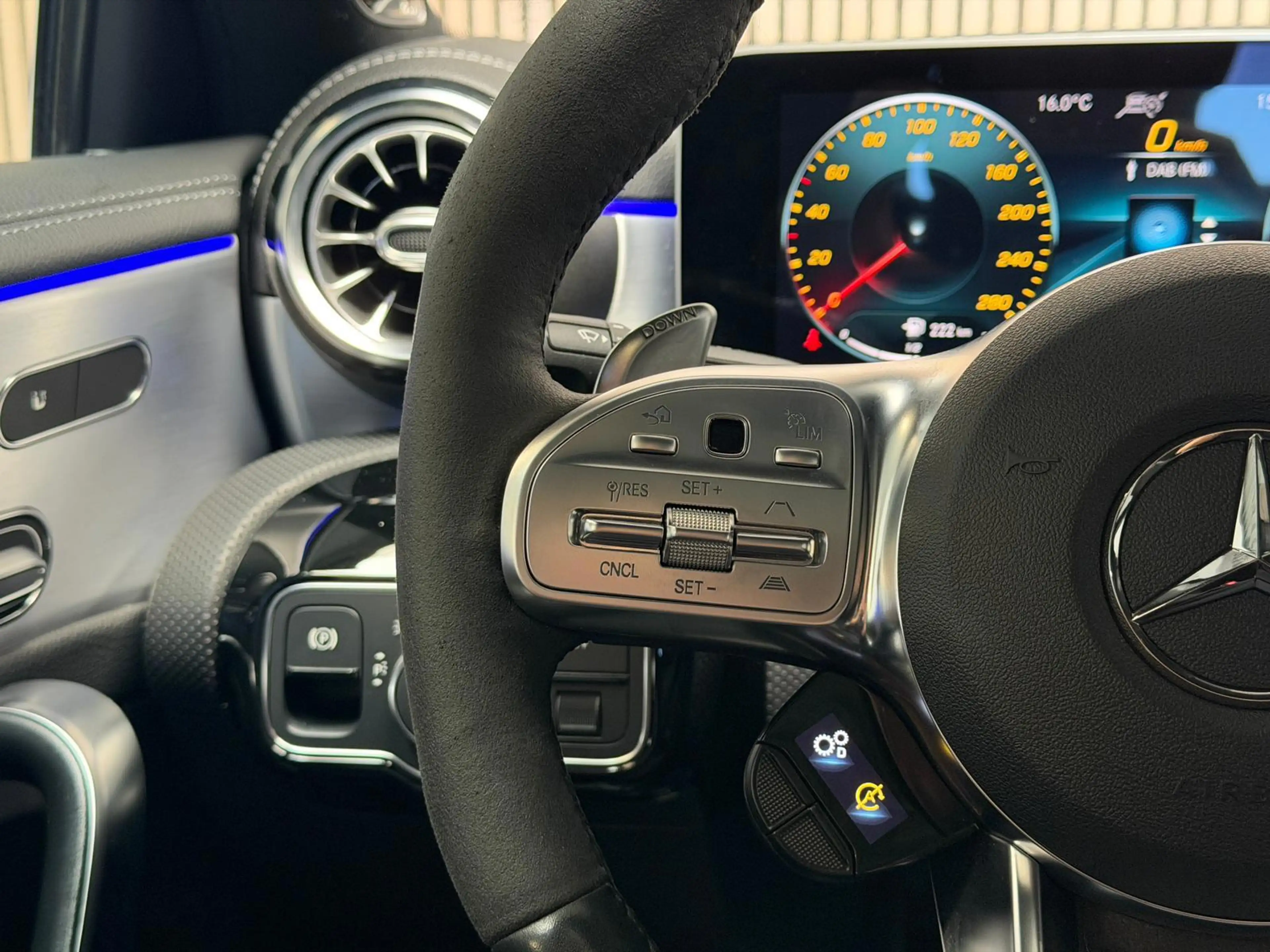 Mercedes-Benz A 35 AMG 4MATIC Premium Plus - BURMESTER - PANO - HEAD UP — photo 7