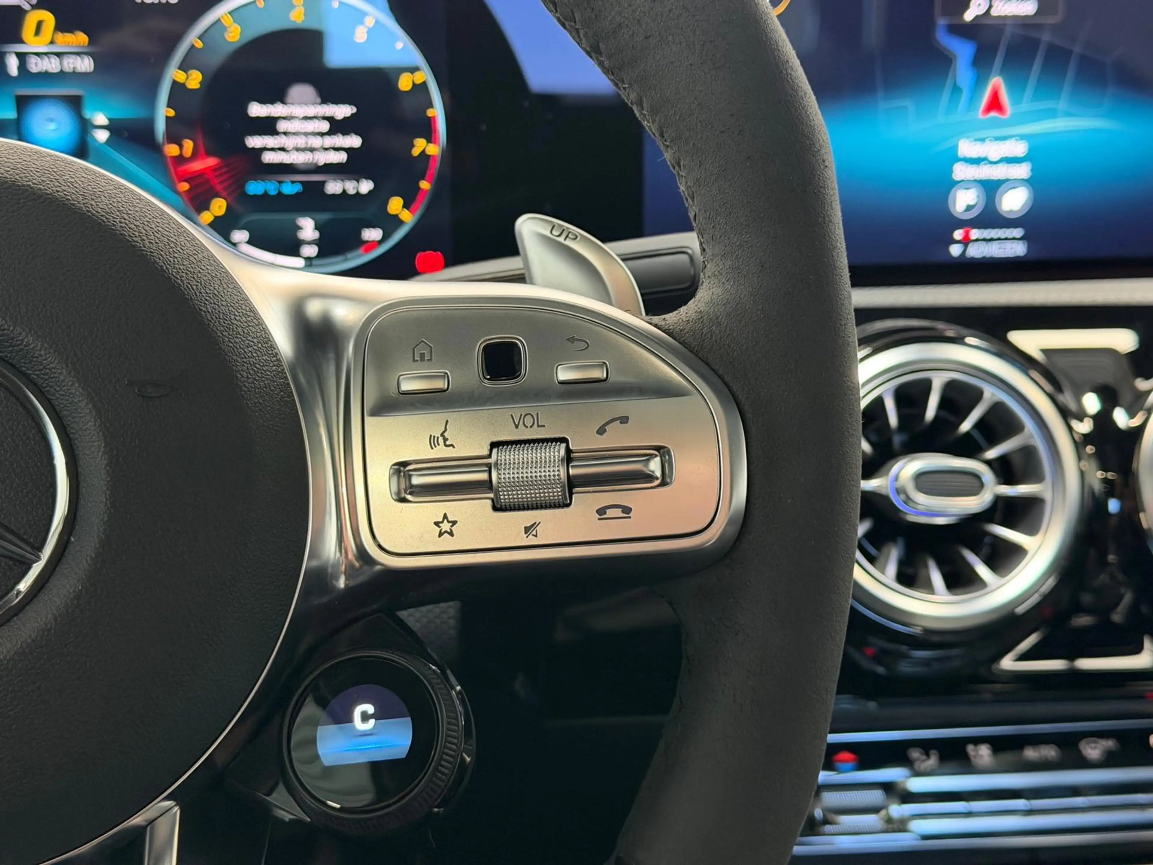 Mercedes-Benz A 35 AMG 4MATIC Premium Plus - BURMESTER - PANO - HEAD UP — photo 8