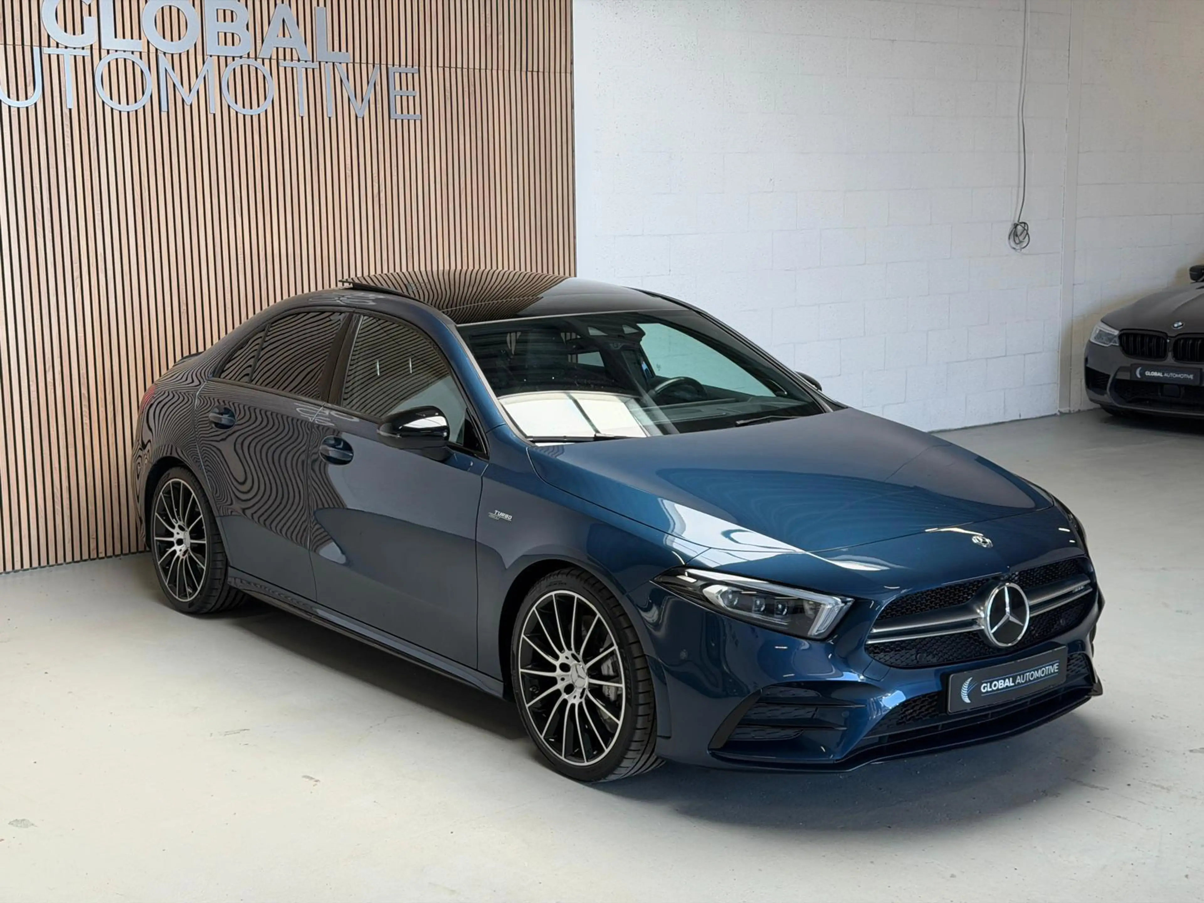 Mercedes-Benz A 35 AMG 4MATIC Premium Plus - BURMESTER - PANO - HEAD UP — photo 2