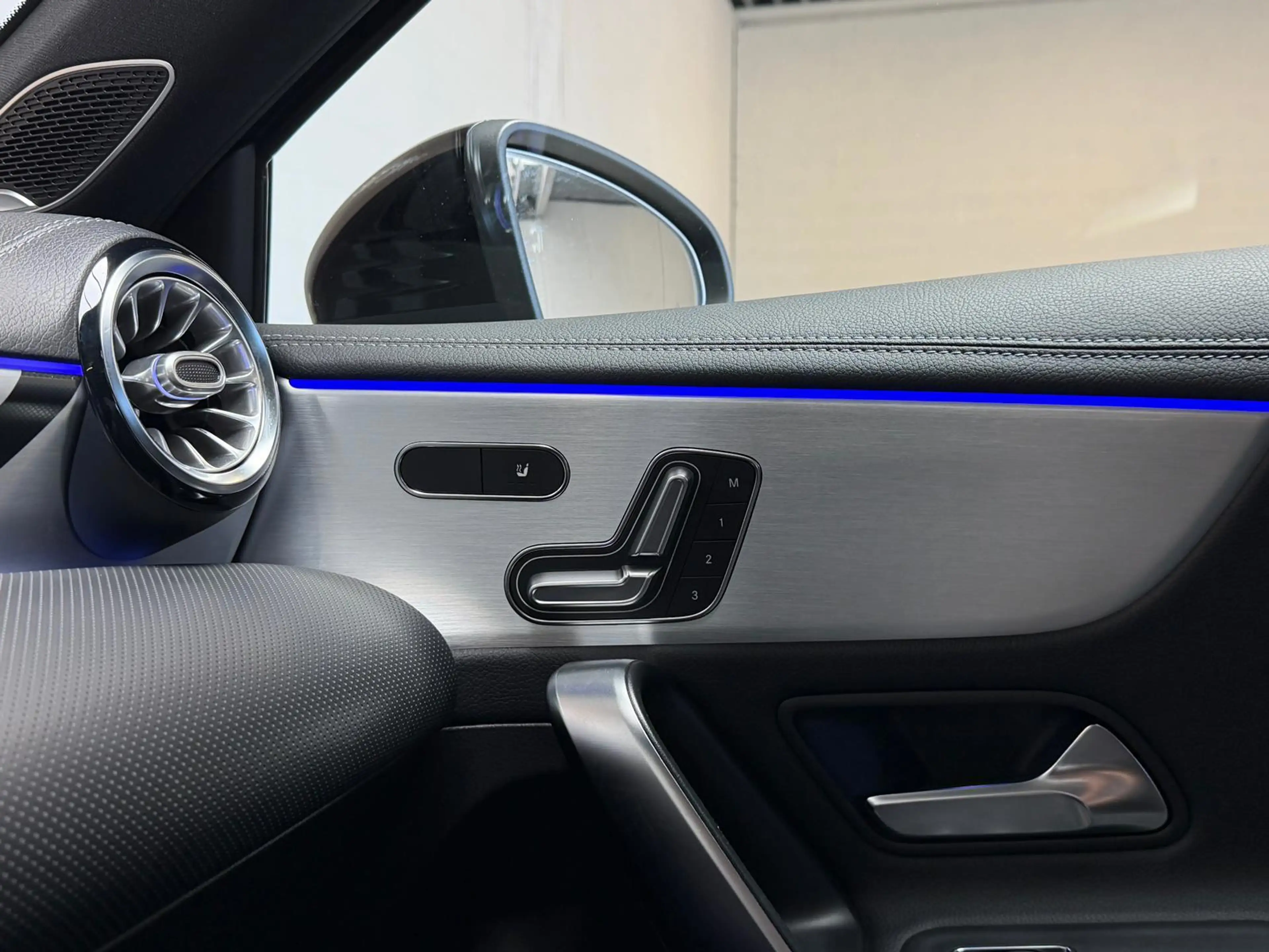 Mercedes-Benz A 35 AMG 4MATIC Premium Plus - BURMESTER - PANO - HEAD UP — photo 15