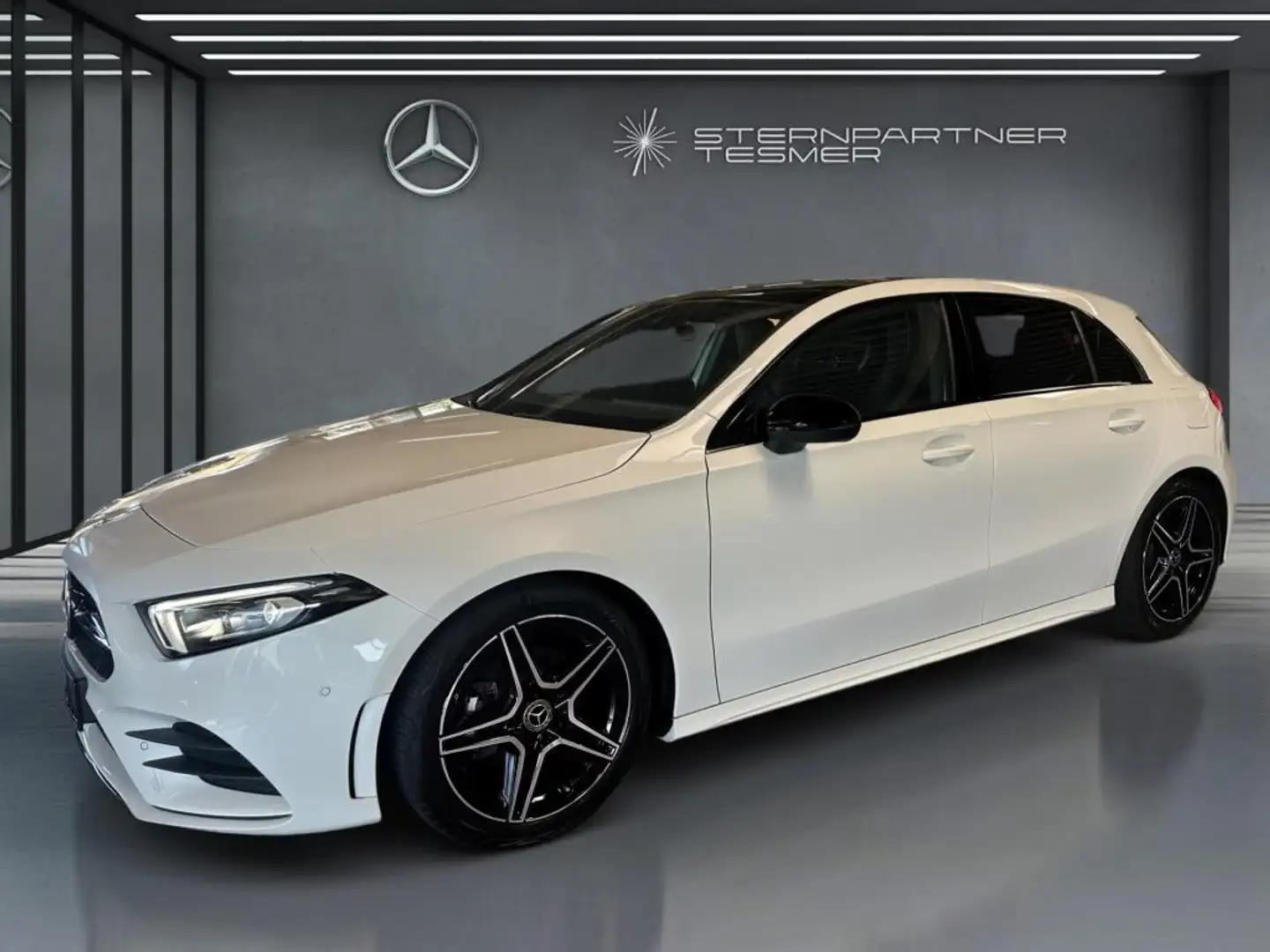 Mercedes-Benz A 180 +AMG+Night+MBUX+PANO+KAMERA+Ambiente+SHZ - 1